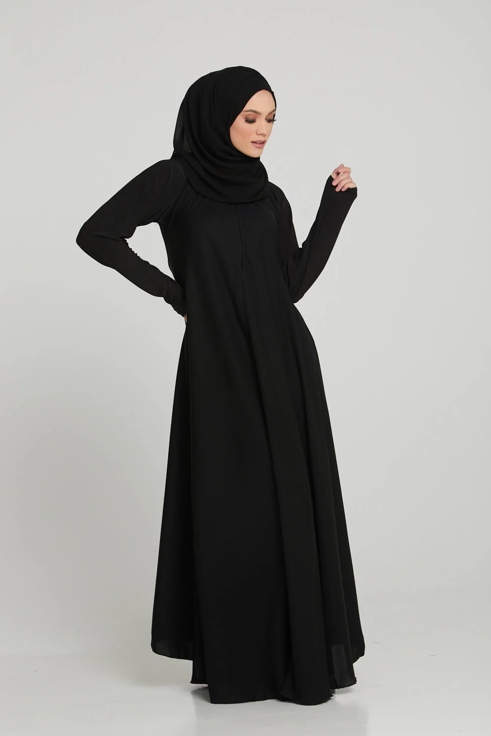 Black Umbrella Cut Abaya with Front Zip - Slim Fit - Image 3