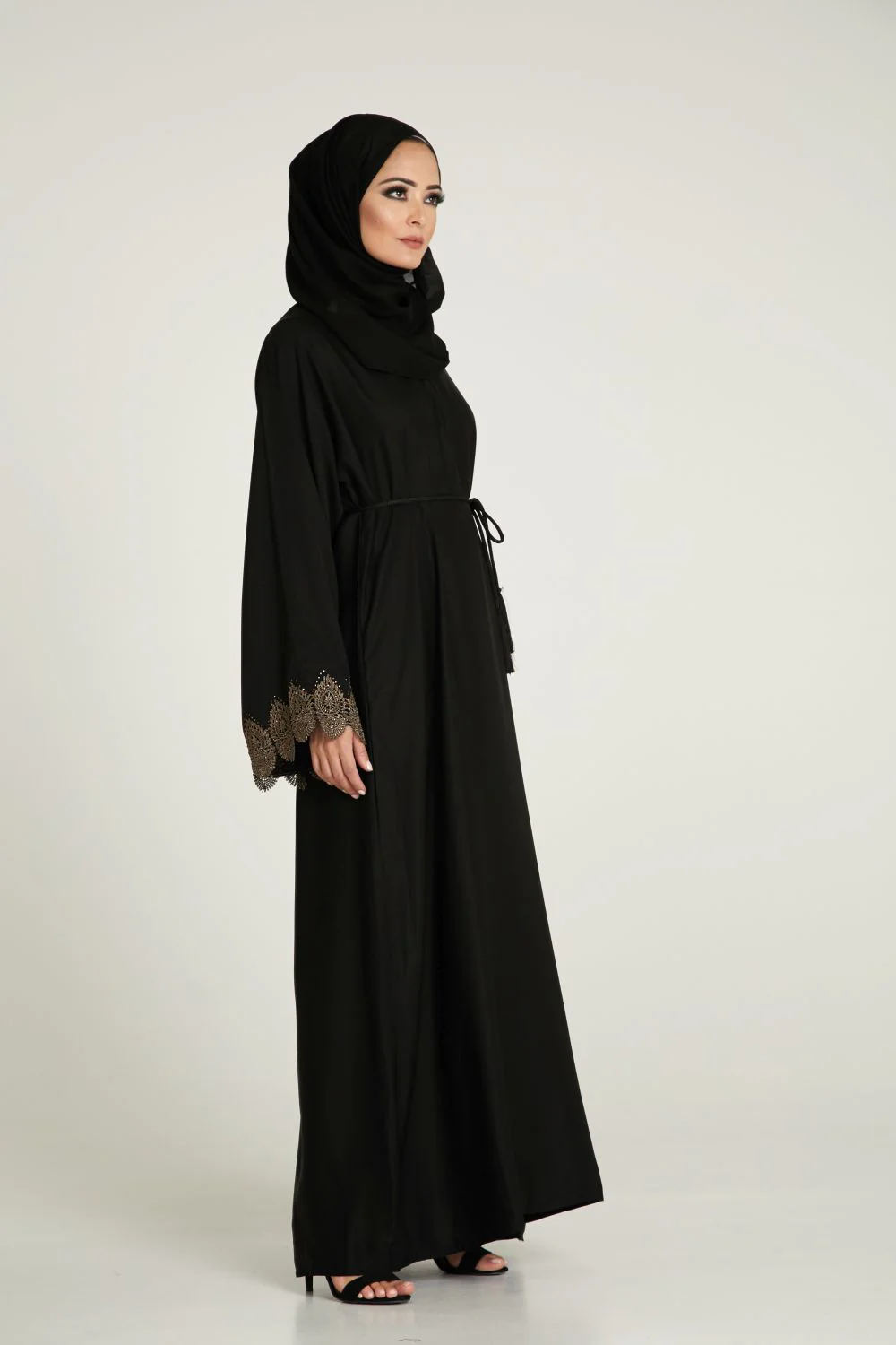 Bronze Cuff Closed Abaya - Black - Image 4