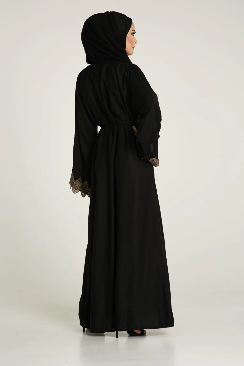 Bronze Cuff Closed Abaya - Black - Image 5