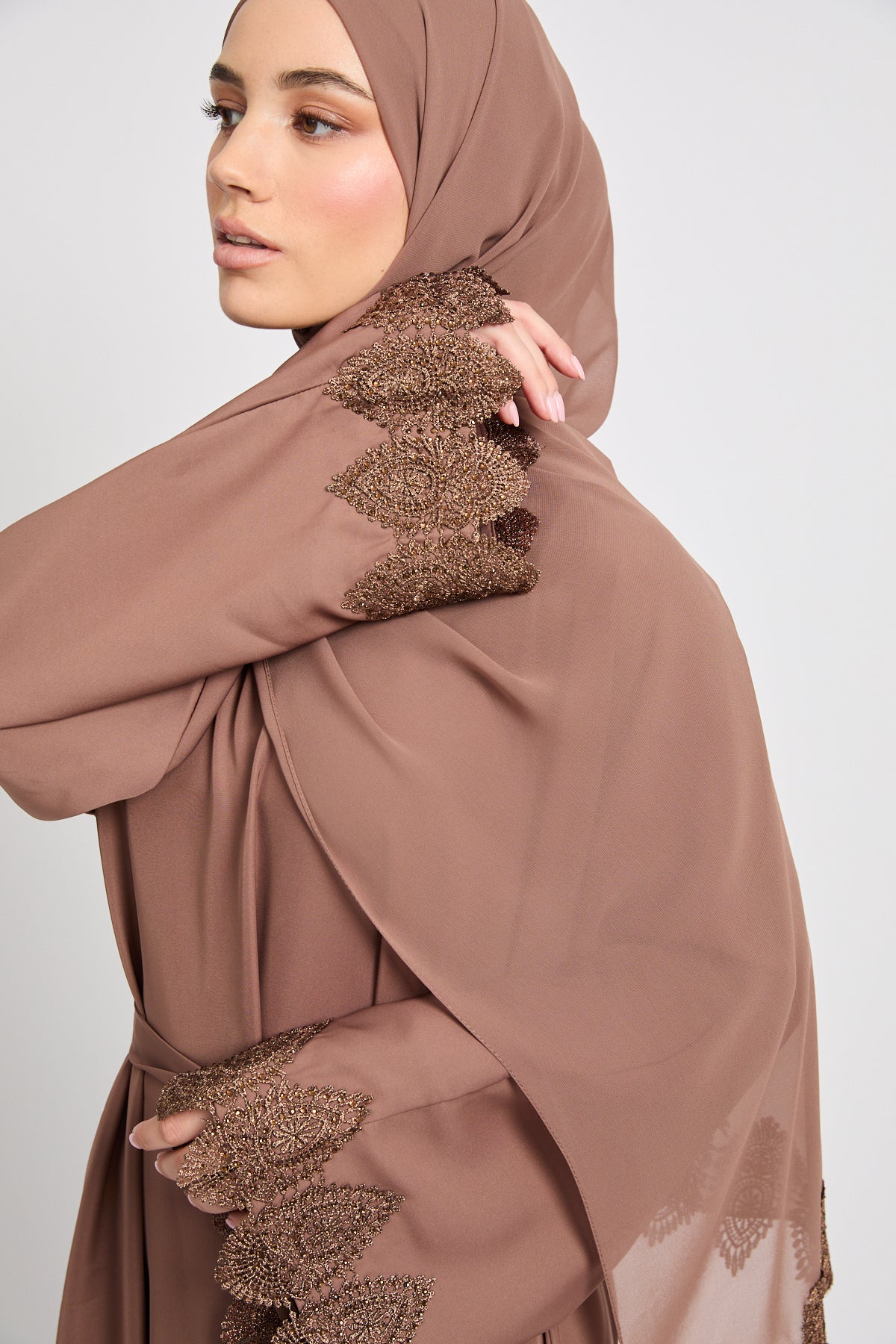 Bronze Cuff Closed Abaya - Cocoa Blush - Image 2