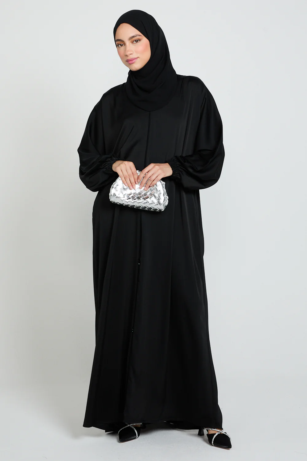 Classic Closed Abaya with Dainty Detailing - Black