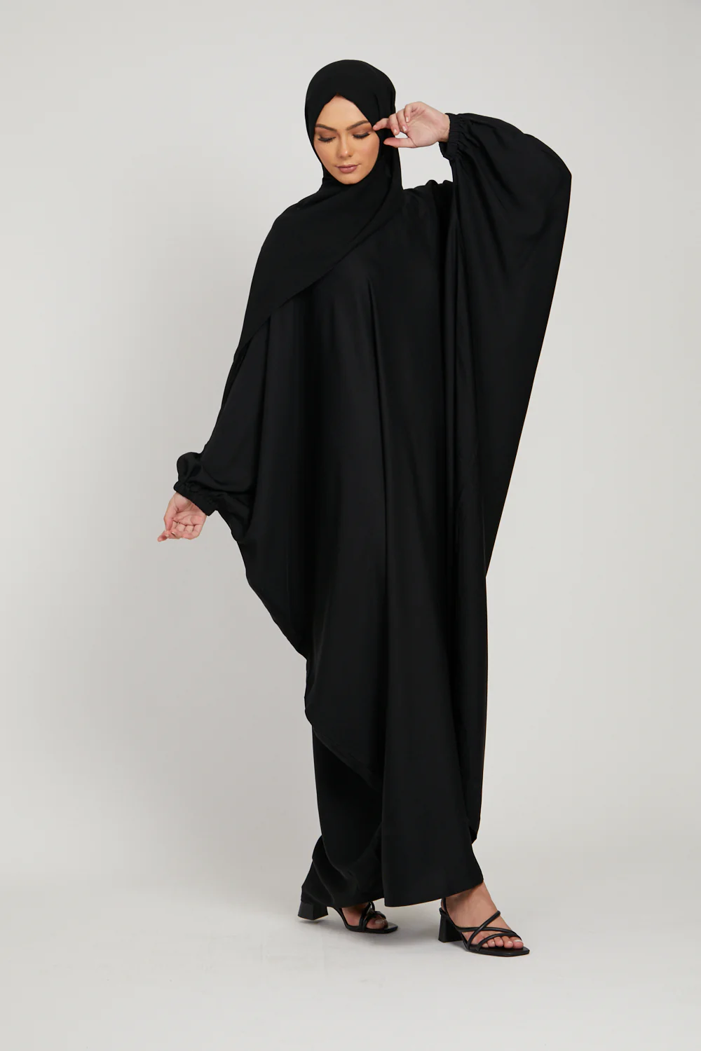 Closed Farasha with Elasticated Cuff - Black