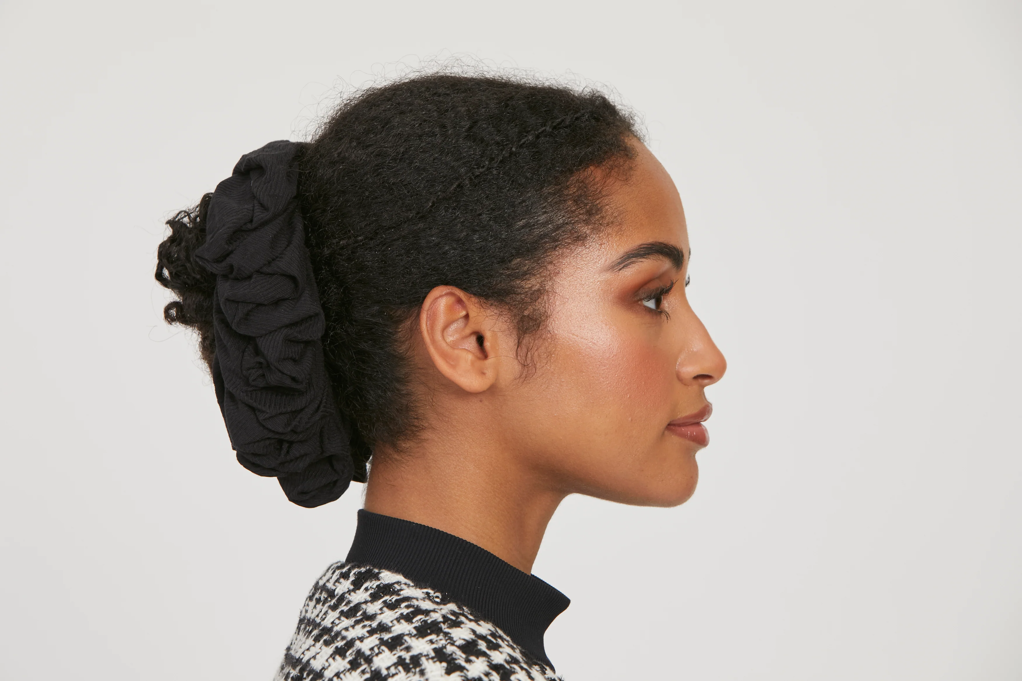 Bamboo Jersey Volumizer Scrunchie - Black - Image 3
