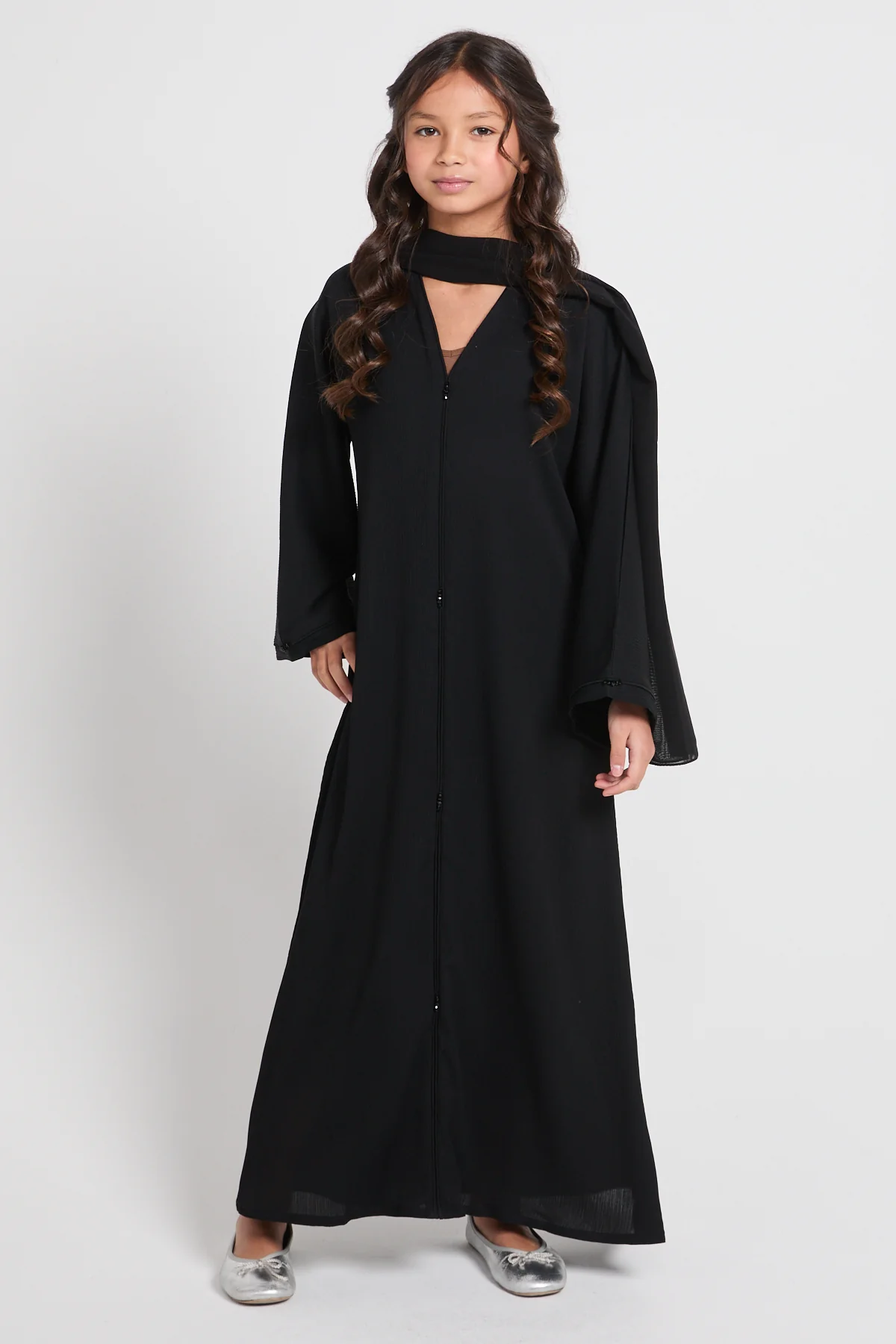 Junior Girls Closed Textured Abaya with Dainty Detailing - Black - Image 3