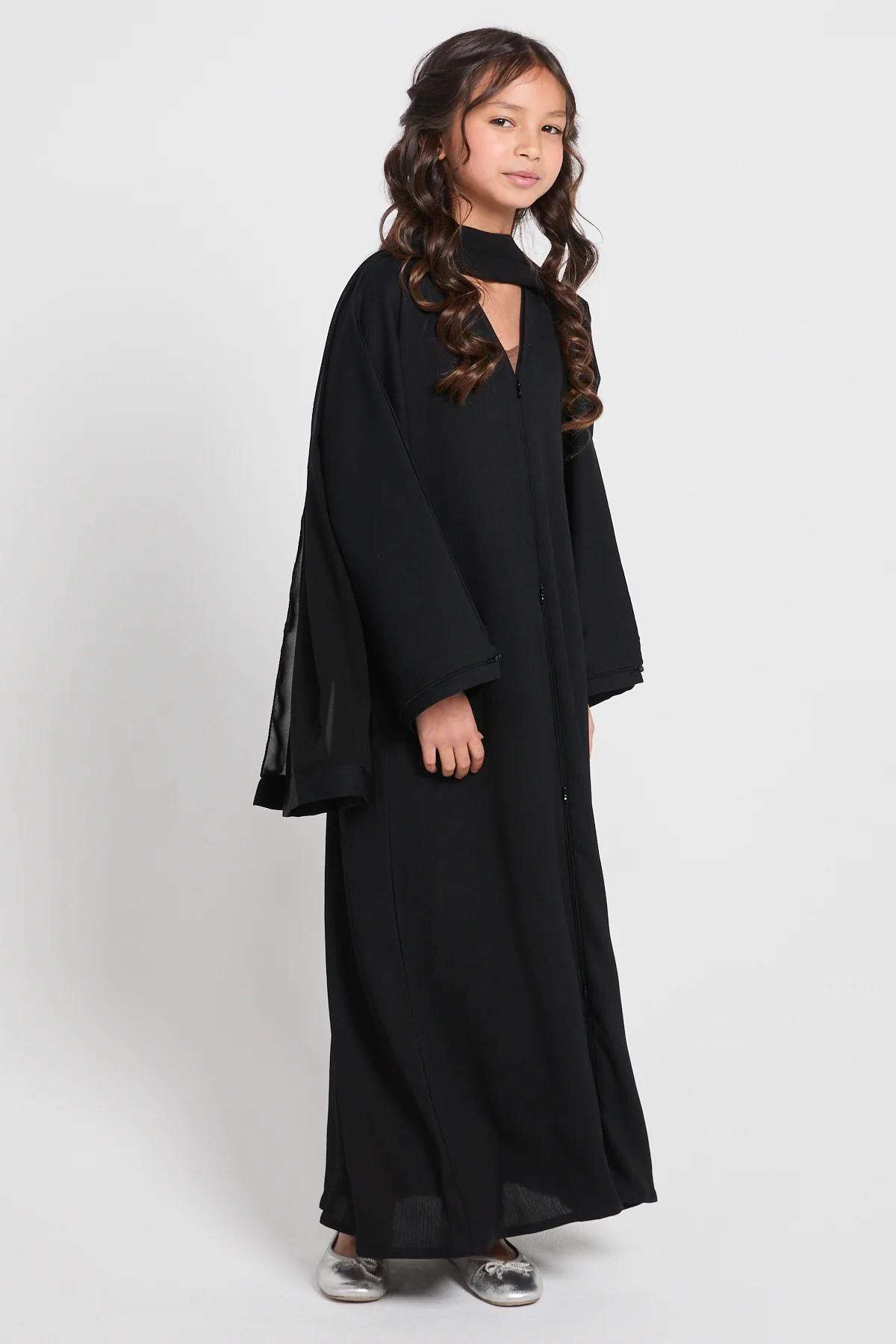 Junior Girls Closed Textured Abaya with Dainty Detailing - Black - Image 5