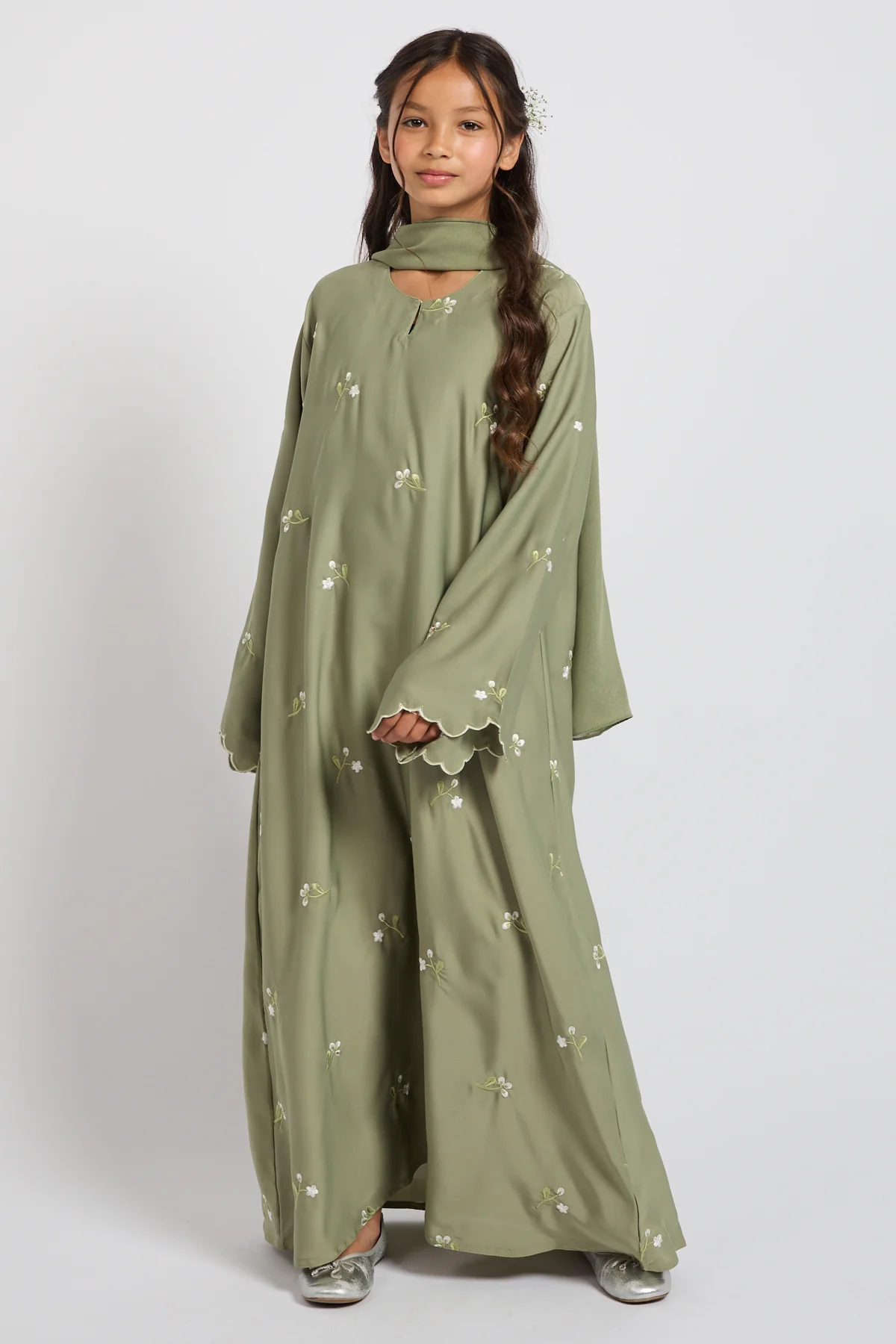 Junior Girls Sage Closed Abaya with Dainty Floral Embroidery - Image 5