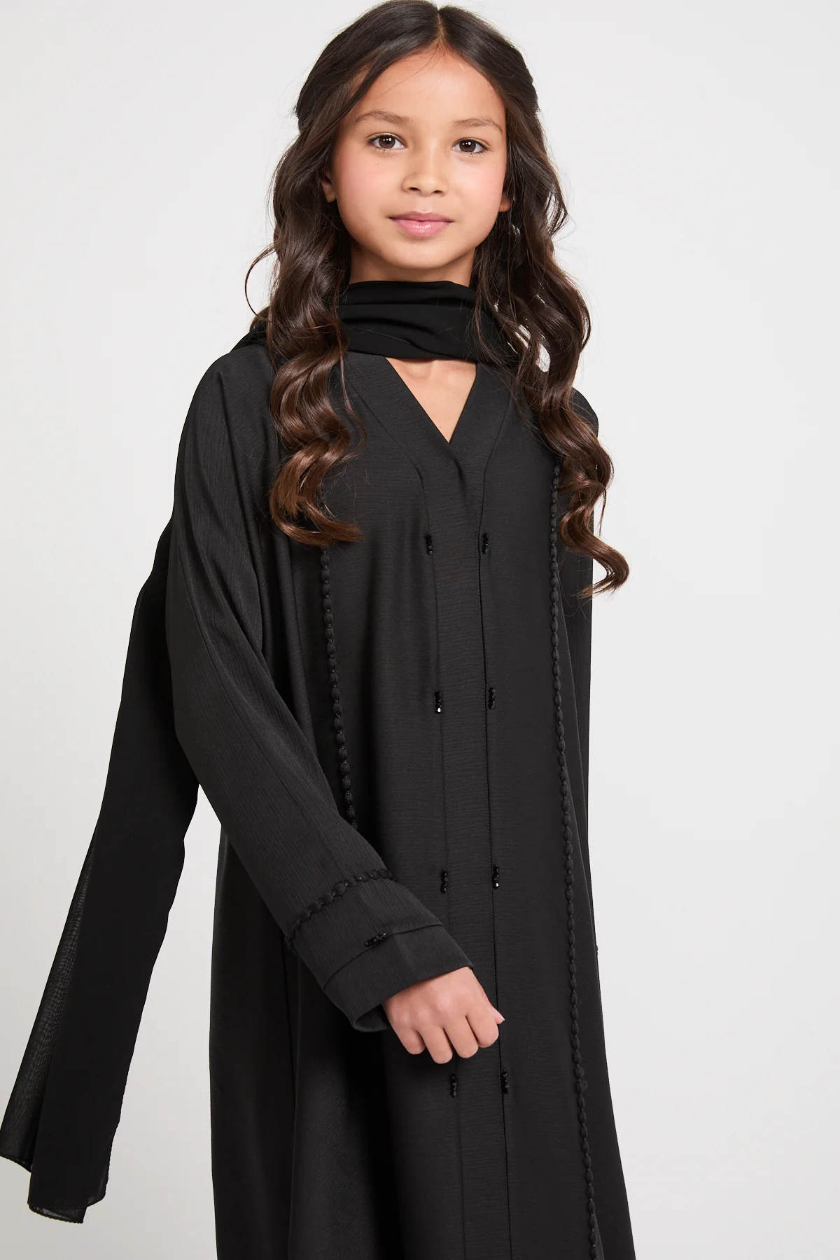 Junior Girls Textured Dainty Detail Closed Abaya - Black - Image 2