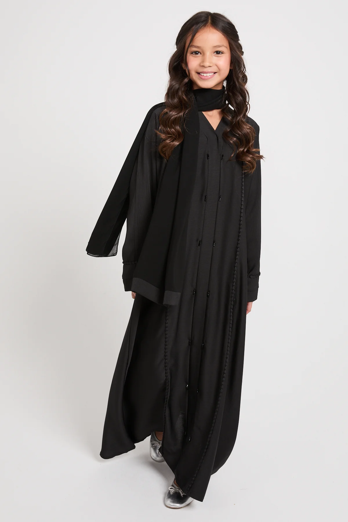 Junior Girls Textured Dainty Detail Closed Abaya - Black - Image 3