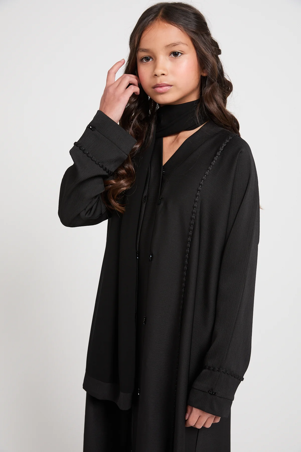 Junior Girls Textured Dainty Detail Closed Abaya - Black - Image 5
