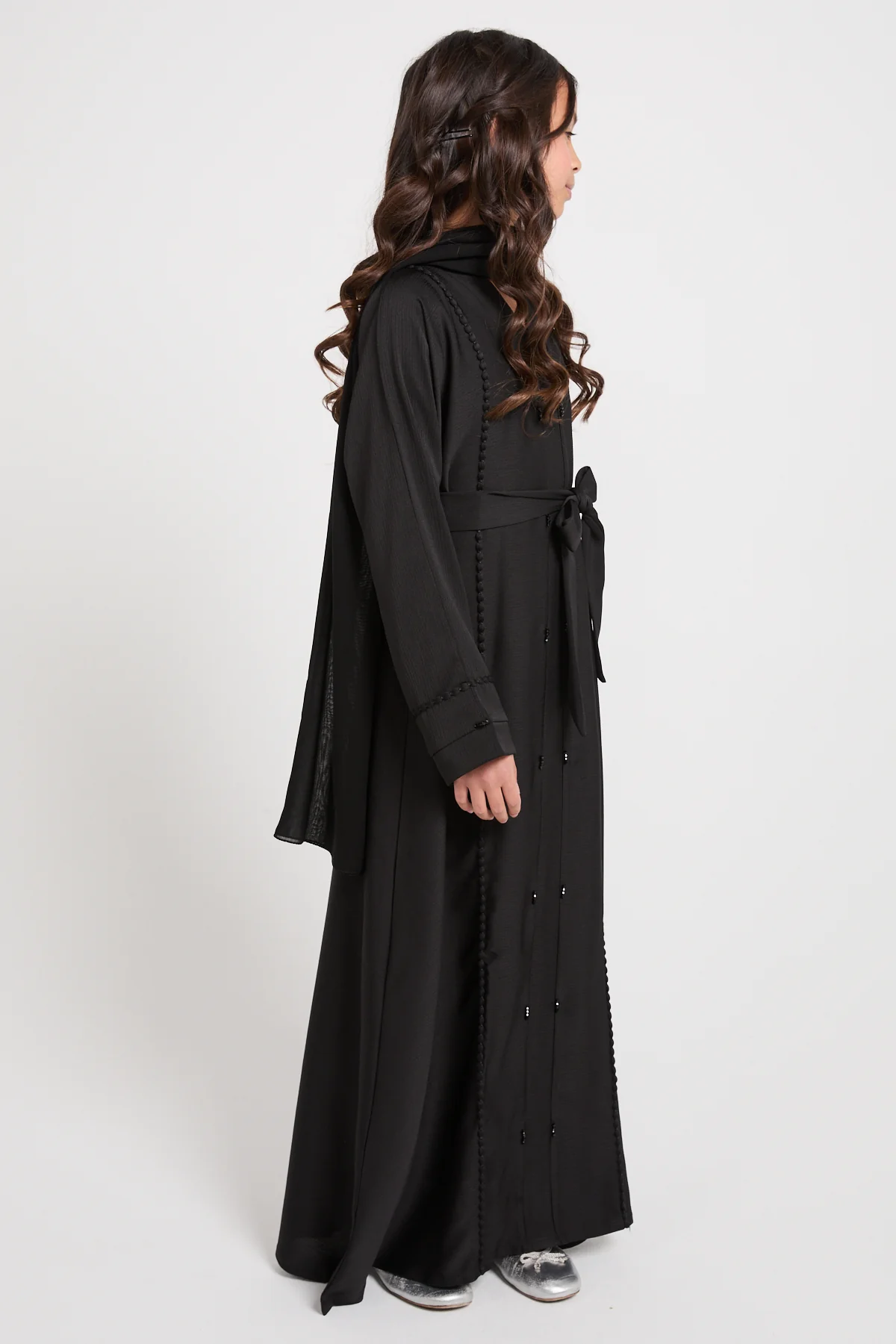 Junior Girls Textured Dainty Detail Closed Abaya - Black - Image 7