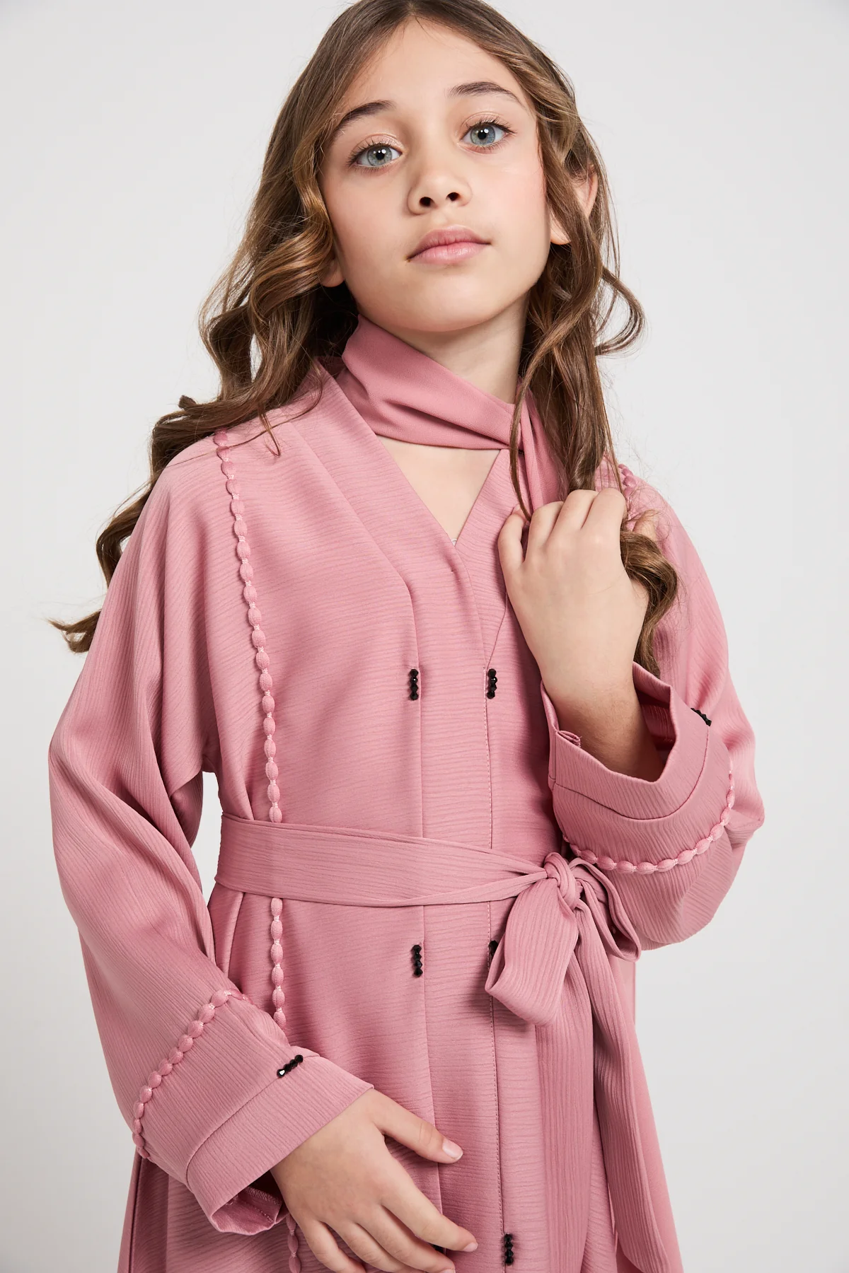 Junior Girls Textured Dainty Detail Closed Abaya - Dusty Rose - Image 2