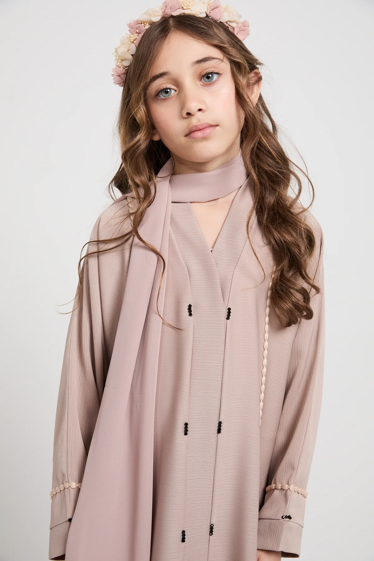 Junior Girls Textured Dainty Detail Closed Abaya - Rose Sand - Image 2