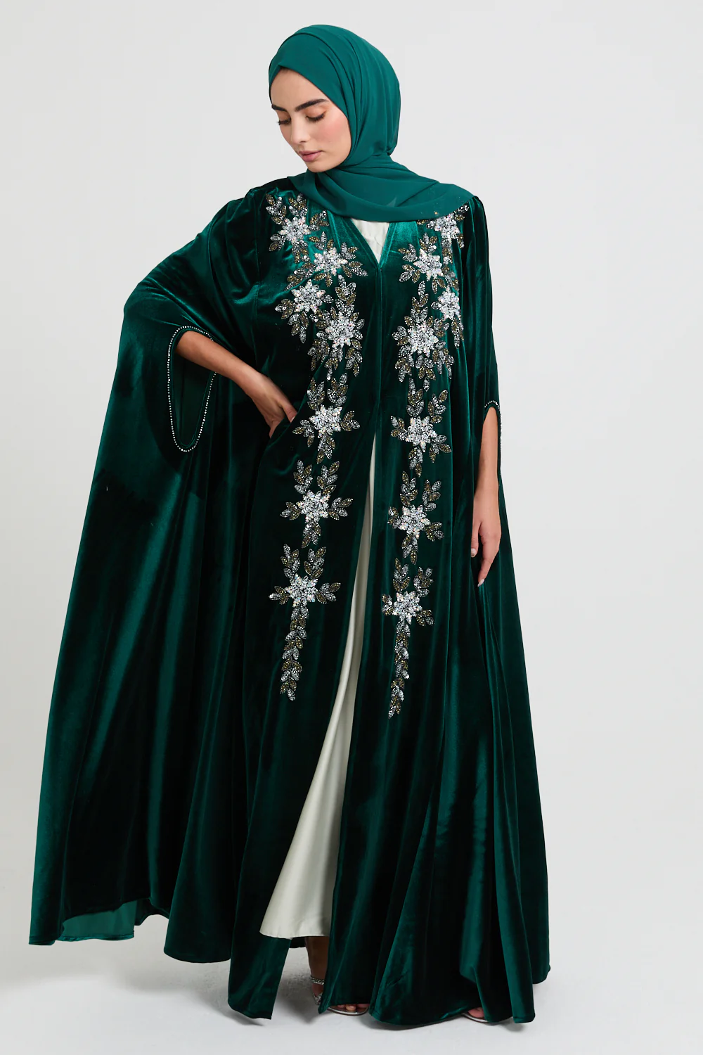 Luxury Crown Jewel Emerald Velvet Embellished Cape - Image 3