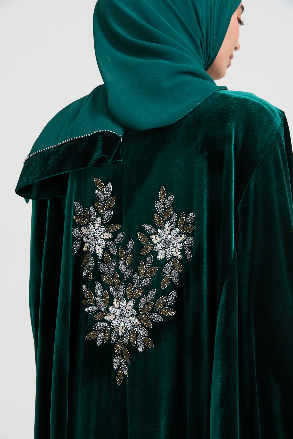 Luxury Crown Jewel Emerald Velvet Embellished Cape - Image 4