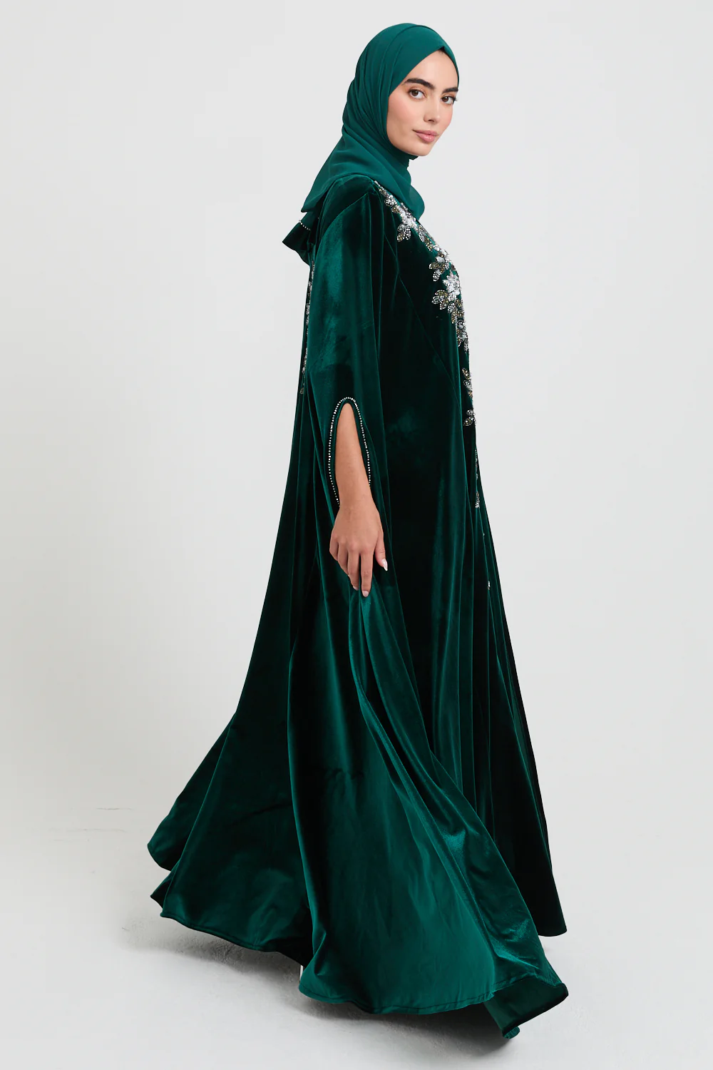 Luxury Crown Jewel Emerald Velvet Embellished Cape - Image 6