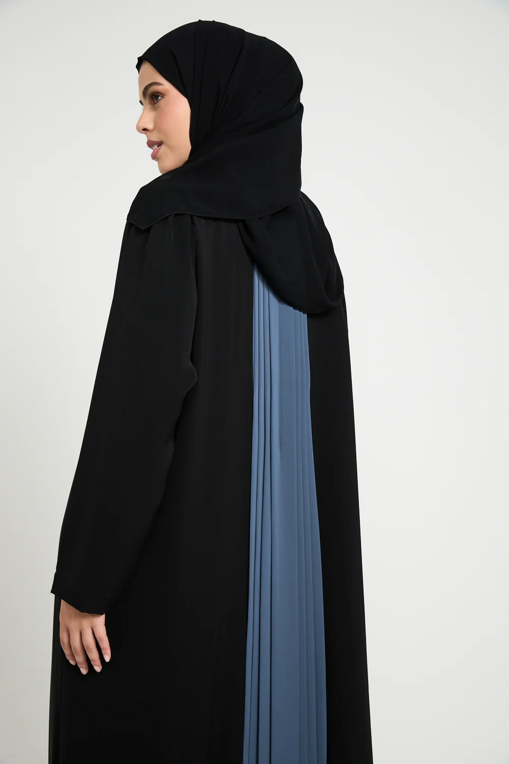 Luxury Pleated Detailed Open Abaya - Black and Slate Blue - Image 5
