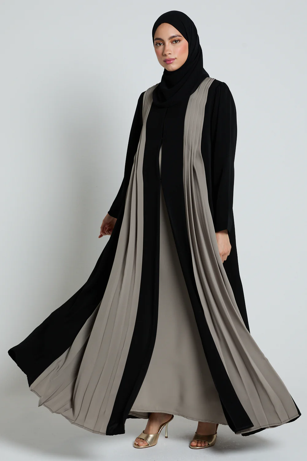 Luxury Pleated Detailed Open Abaya - Olive Grey & Black - Image 3