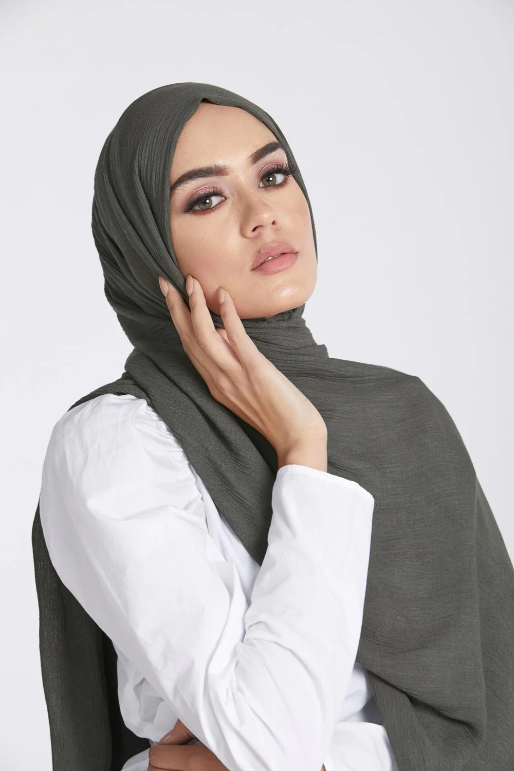 Modal Crinkle Hijab - Rifle Green - Image 3