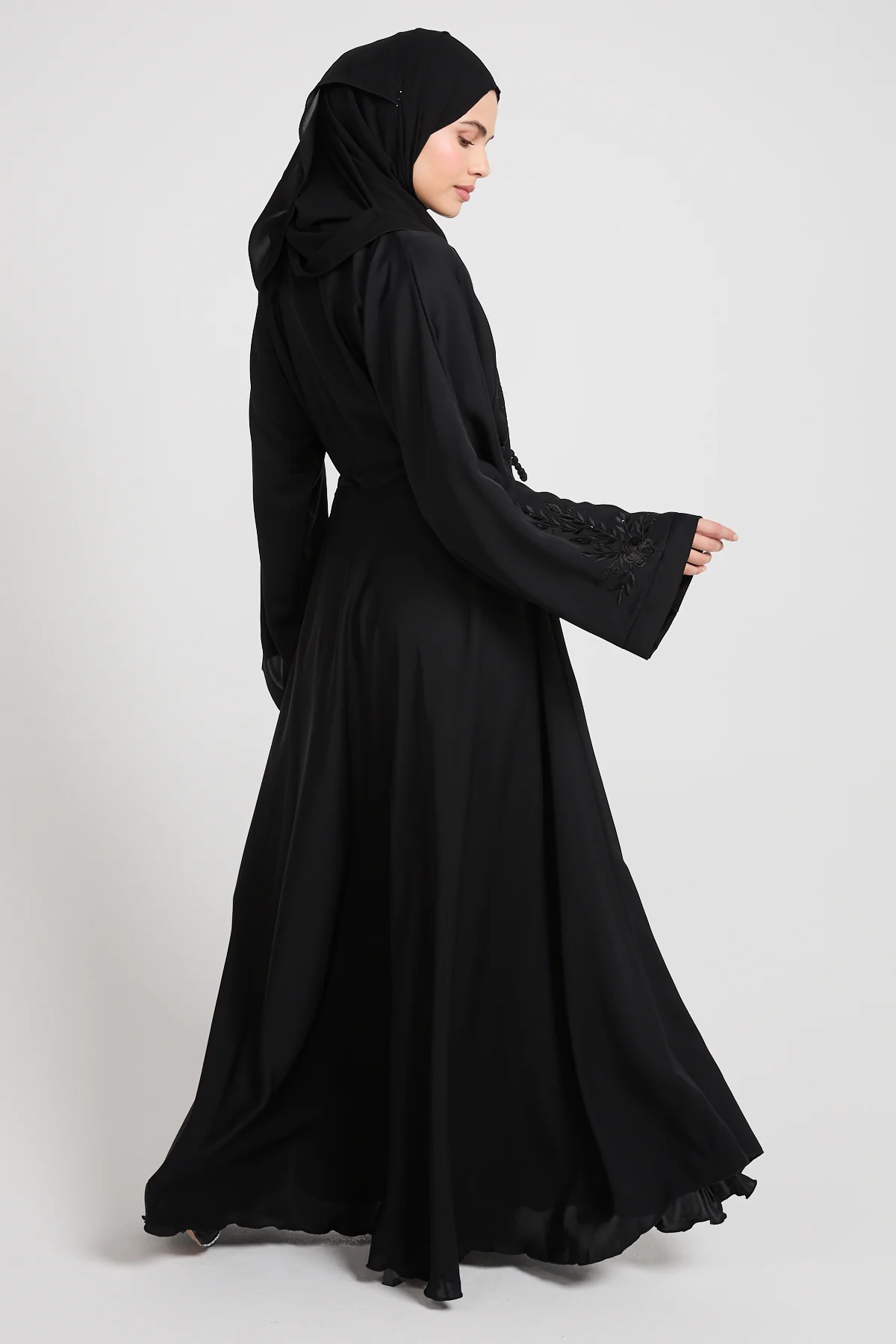 Noir Signature Umbrella Cut Closed Abaya with Inner Belt - Image 5