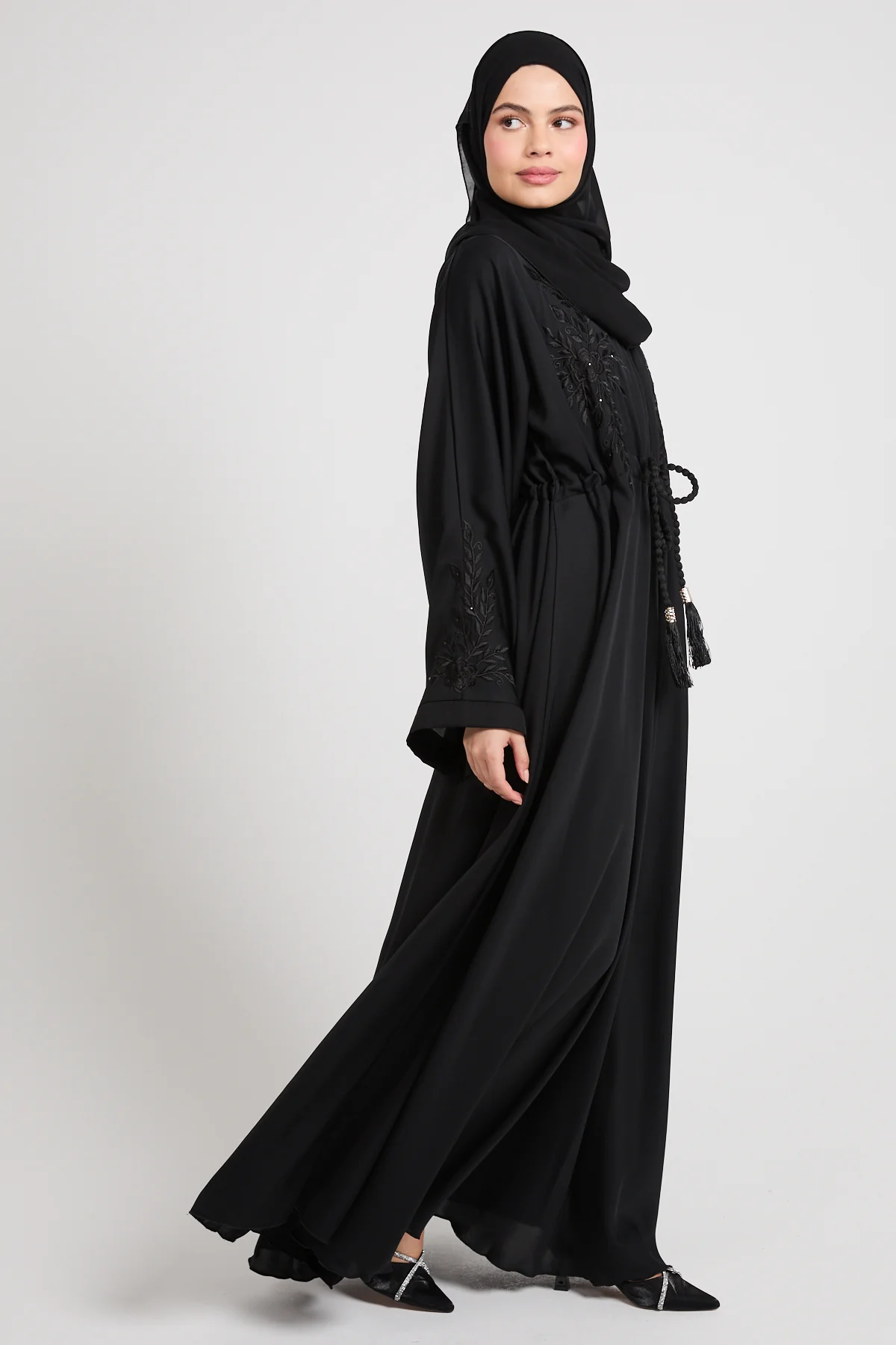 Noir Signature Umbrella Cut Closed Abaya with Inner Belt - Image 9