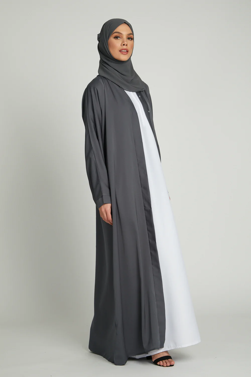 Pebble Open Abaya - Image 4