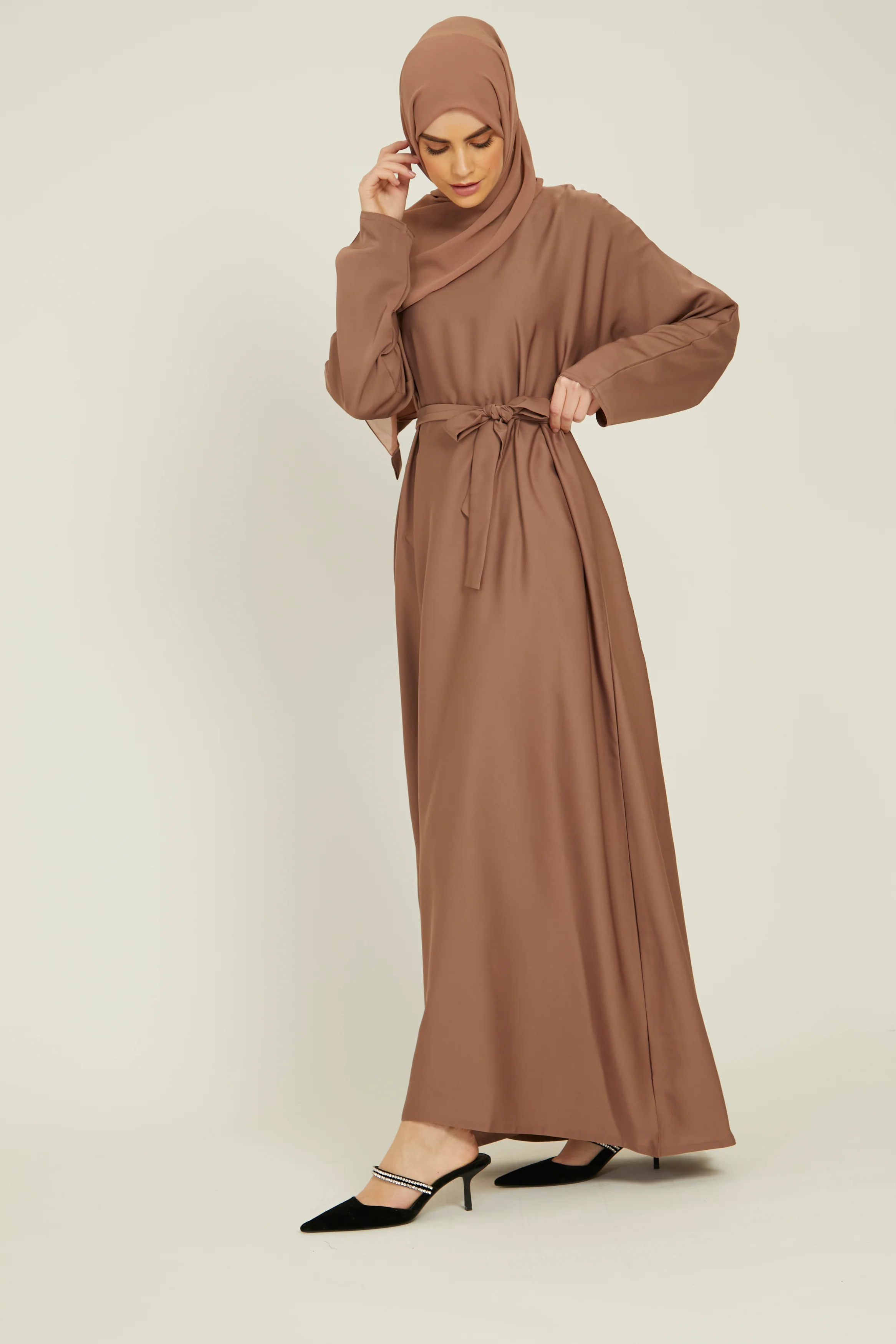 Plain Closed Abaya with Pockets - Dusky Taupe - Image 6