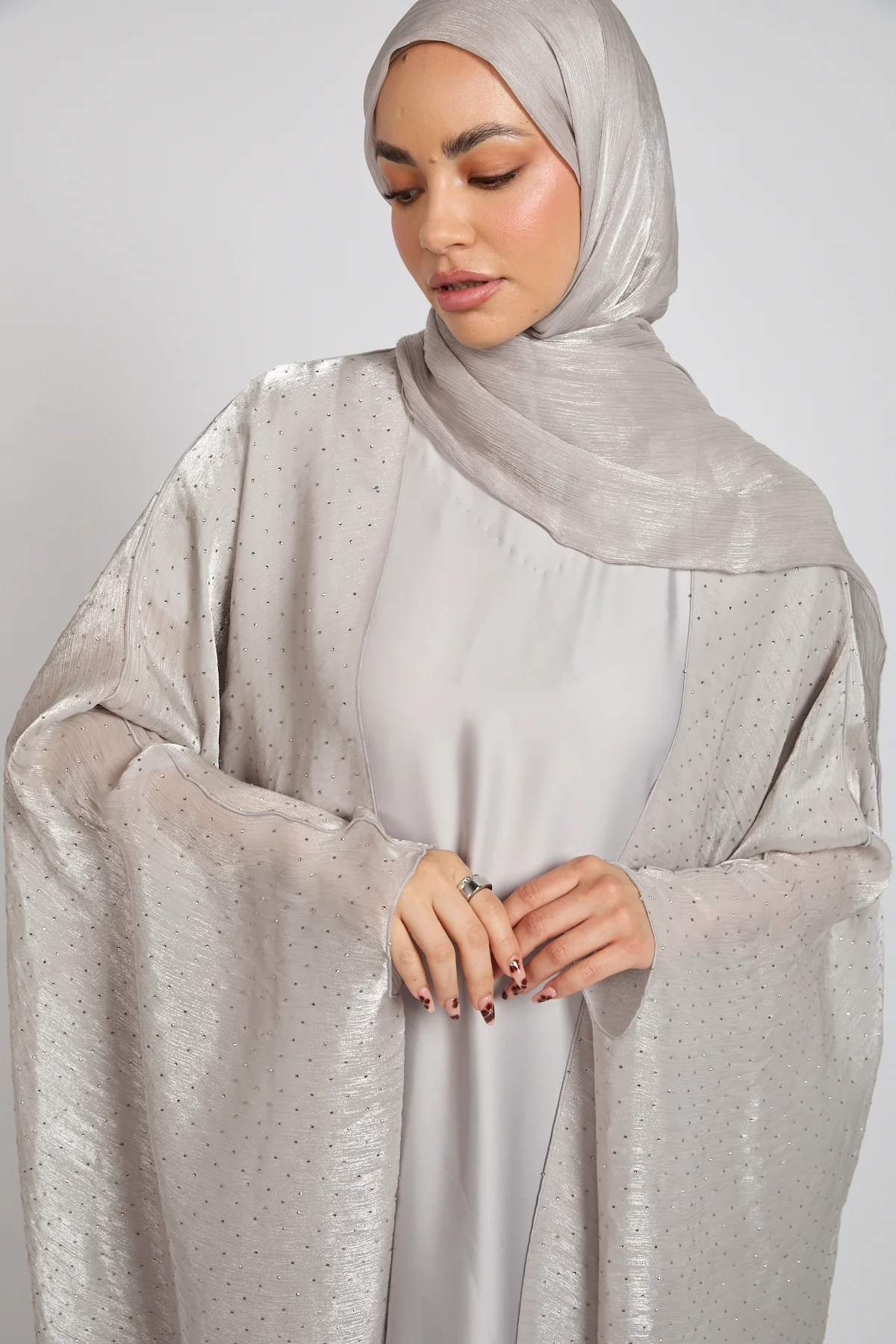 Premium Celestial Sheen Open Bisht Abaya – Moonlight - Image 2