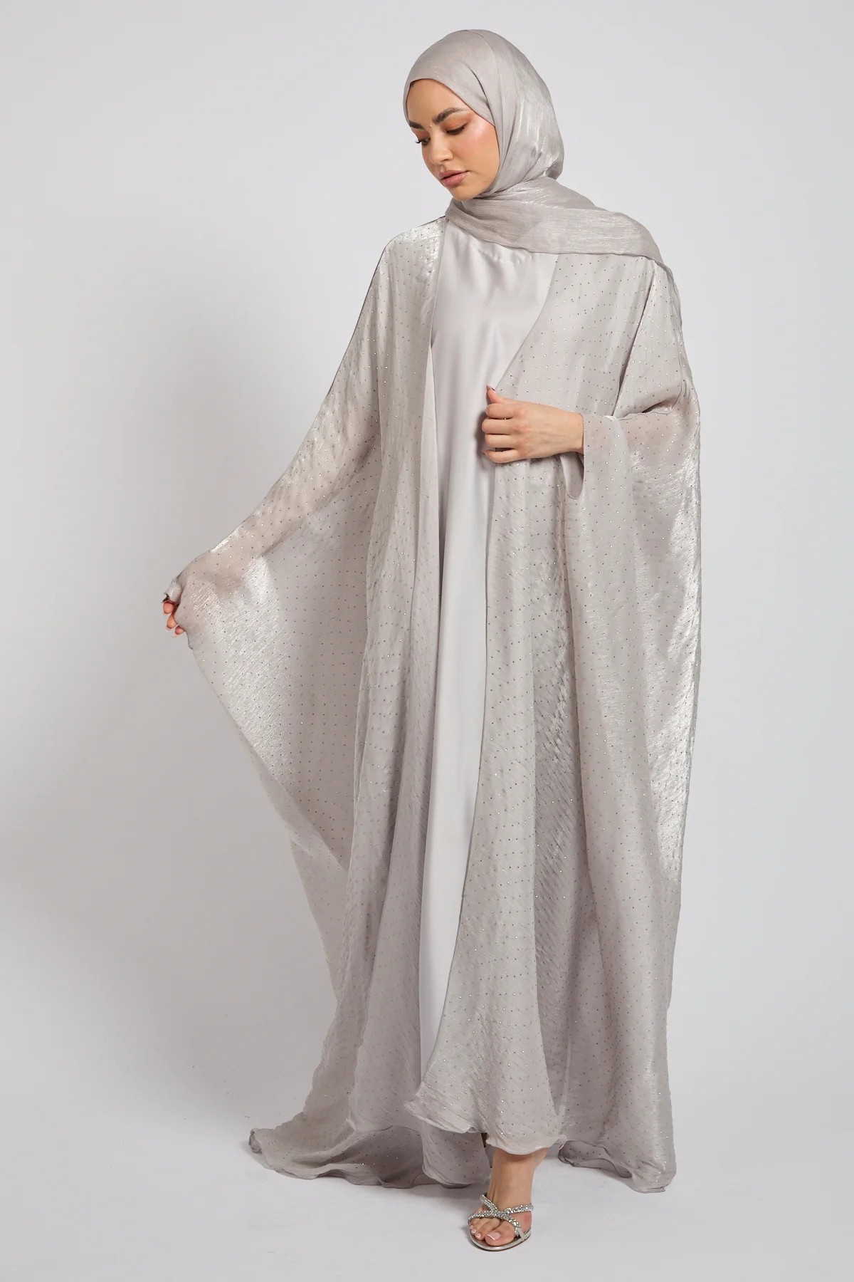 Premium Celestial Sheen Open Bisht Abaya – Moonlight - Image 3