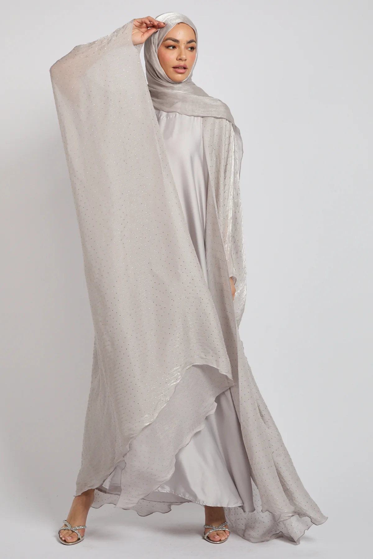Premium Celestial Sheen Open Bisht Abaya – Moonlight - Image 4