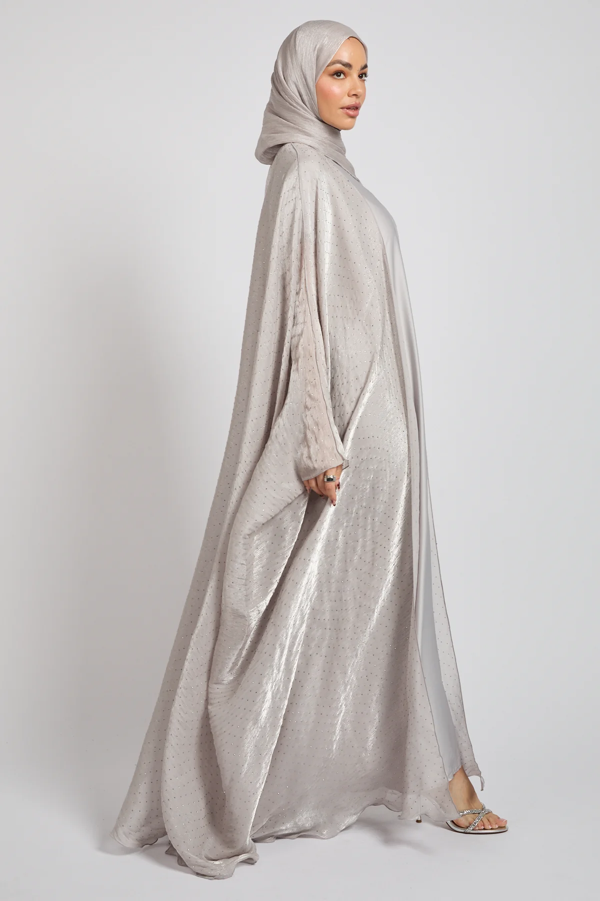 Premium Celestial Sheen Open Bisht Abaya – Moonlight - Image 7