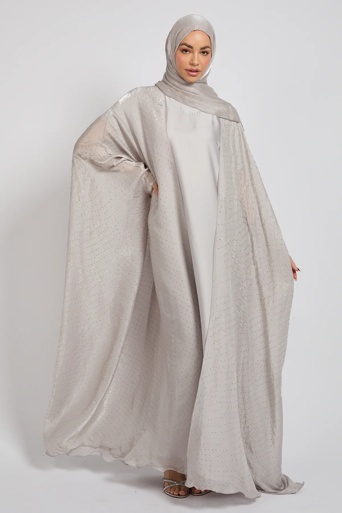 Premium Celestial Sheen Open Bisht Abaya – Moonlight - Image 9