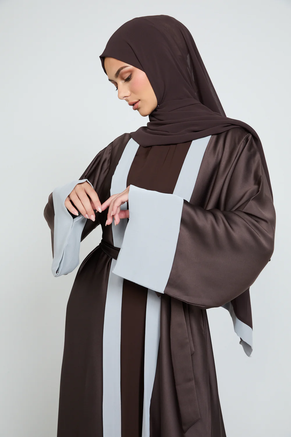 Premium Fig Noir Pearl Contrast Open Abaya - Image 2