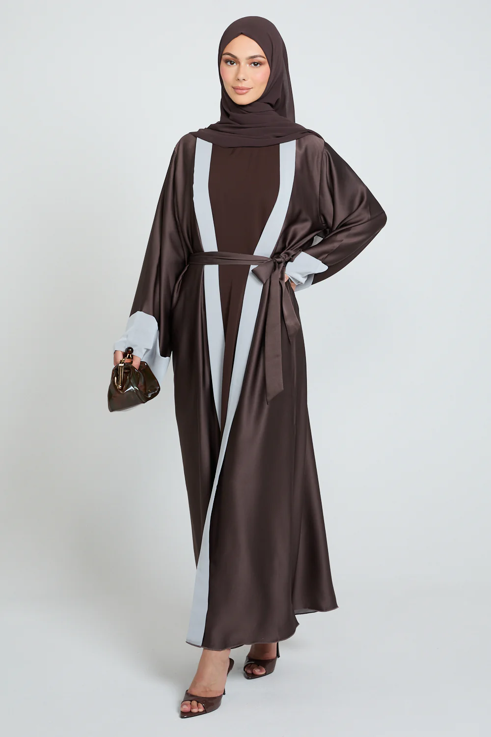 Premium Fig Noir Pearl Contrast Open Abaya - Image 3