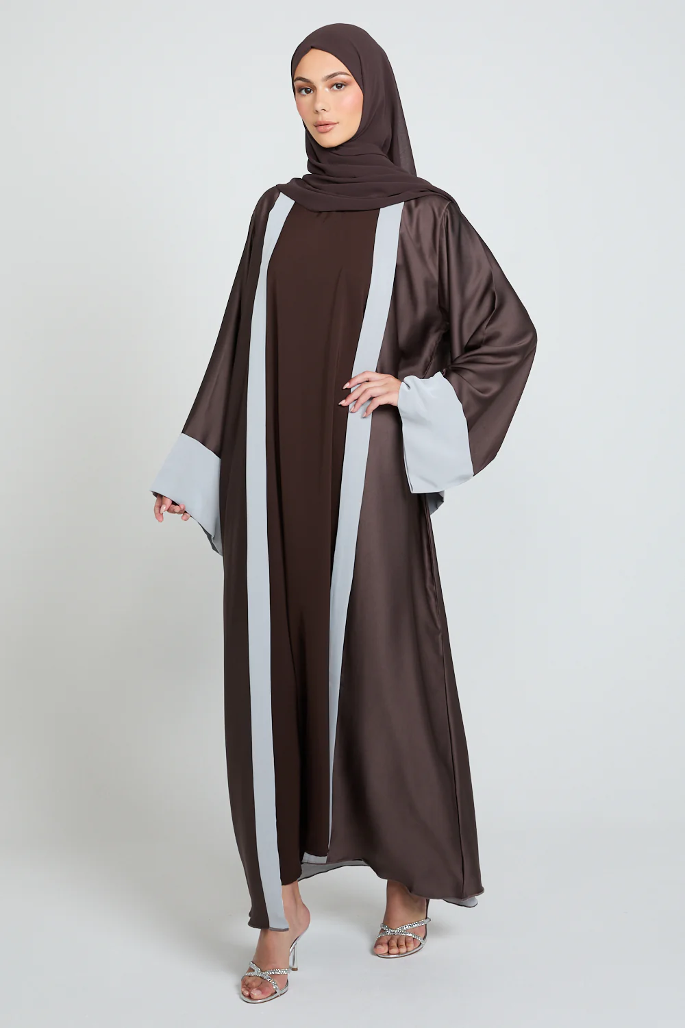 Premium Fig Noir Pearl Contrast Open Abaya - Image 4