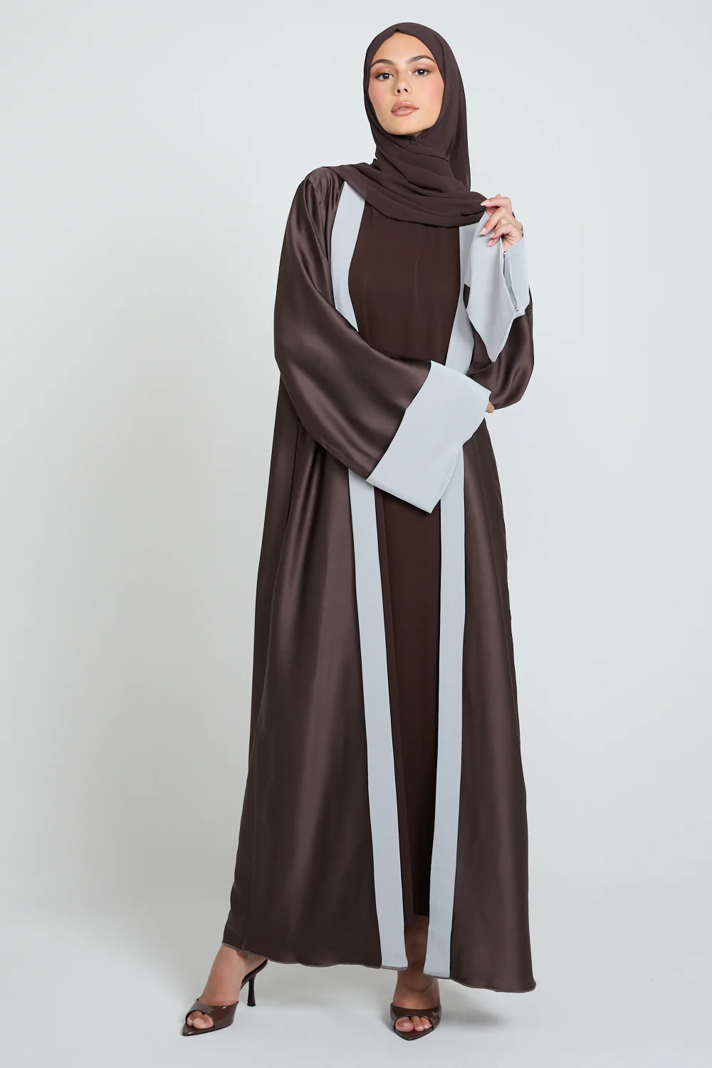 Premium Fig Noir Pearl Contrast Open Abaya - Image 6