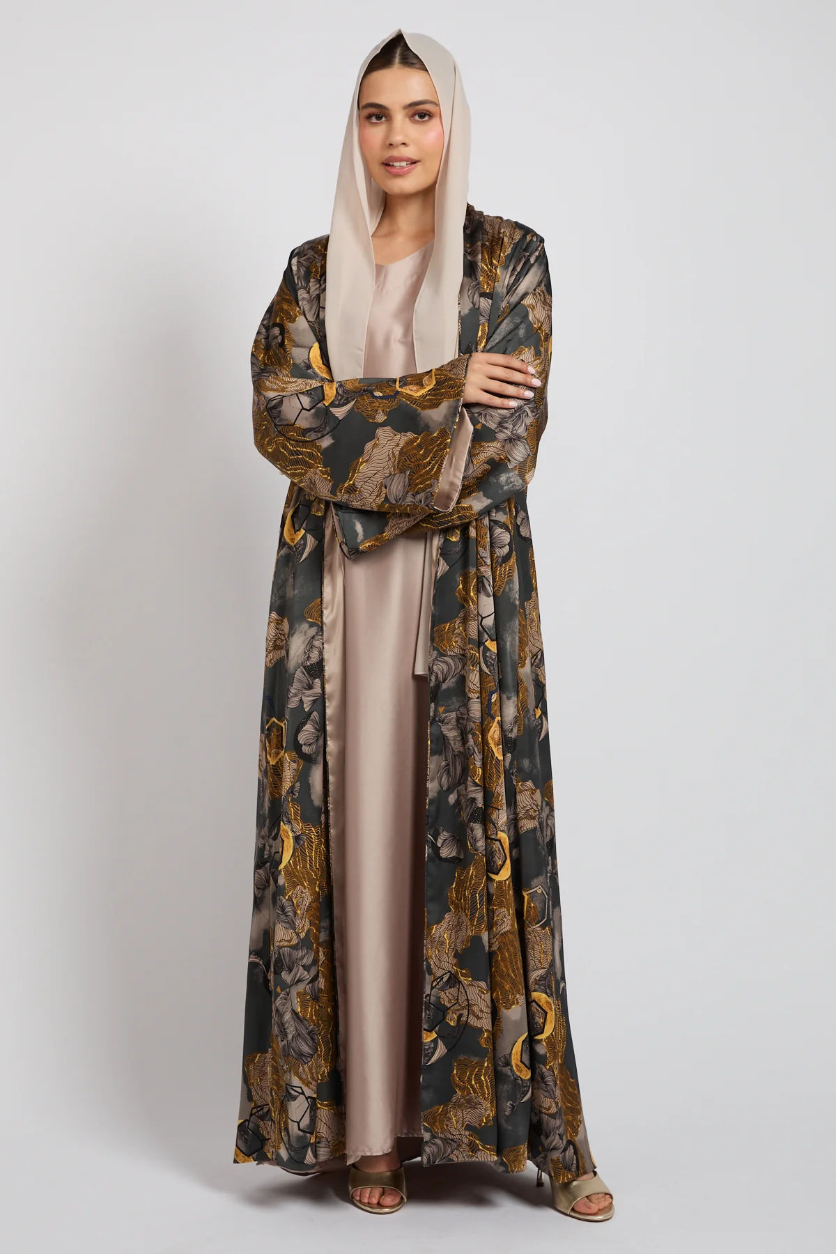 Premium Golden Eclipse Open Abaya - LIMITED EDITION - Image 3