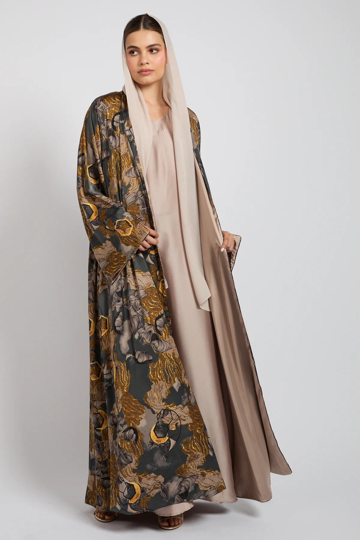 Premium Golden Eclipse Open Abaya - LIMITED EDITION - Image 5