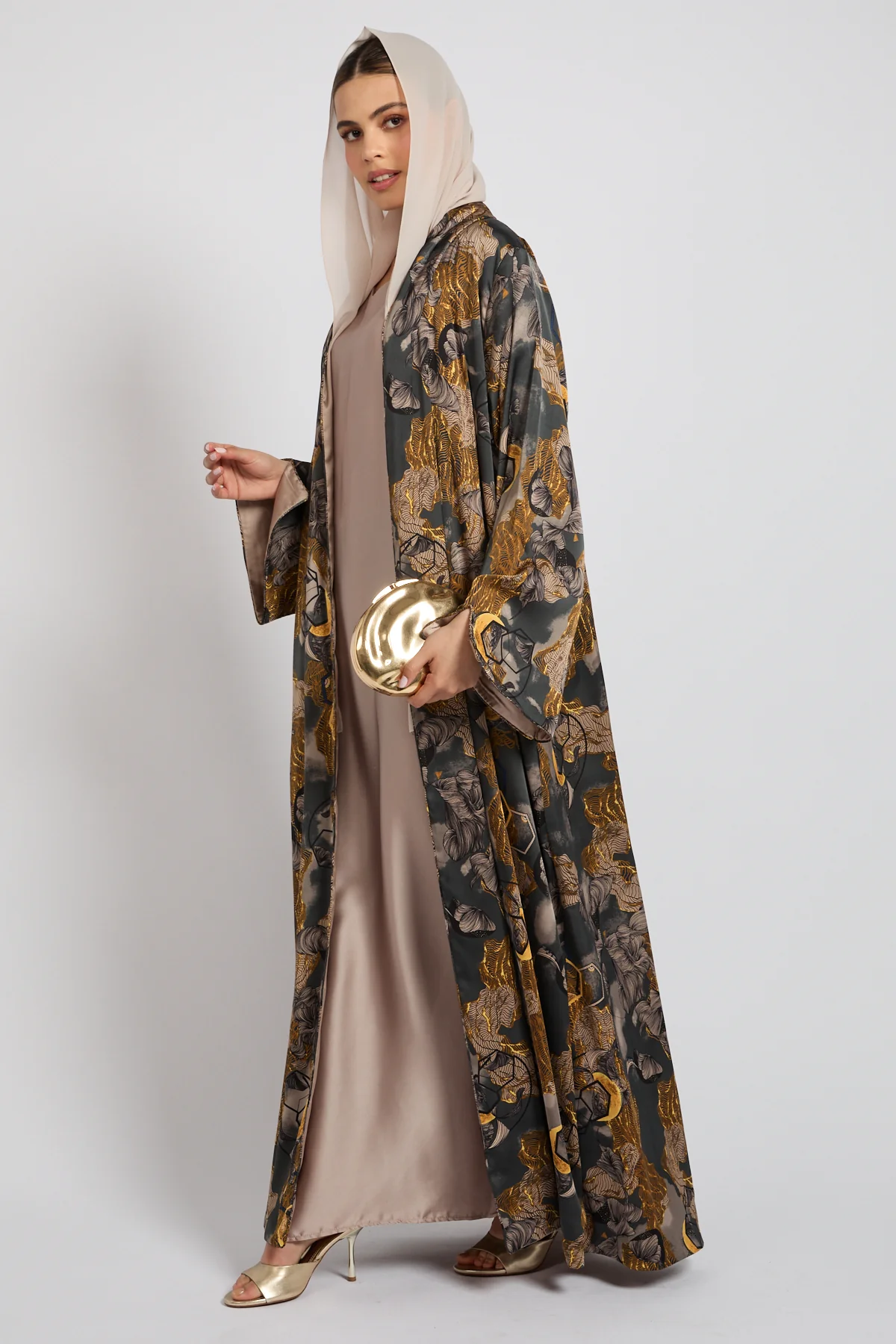 Premium Golden Eclipse Open Abaya - LIMITED EDITION - Image 8
