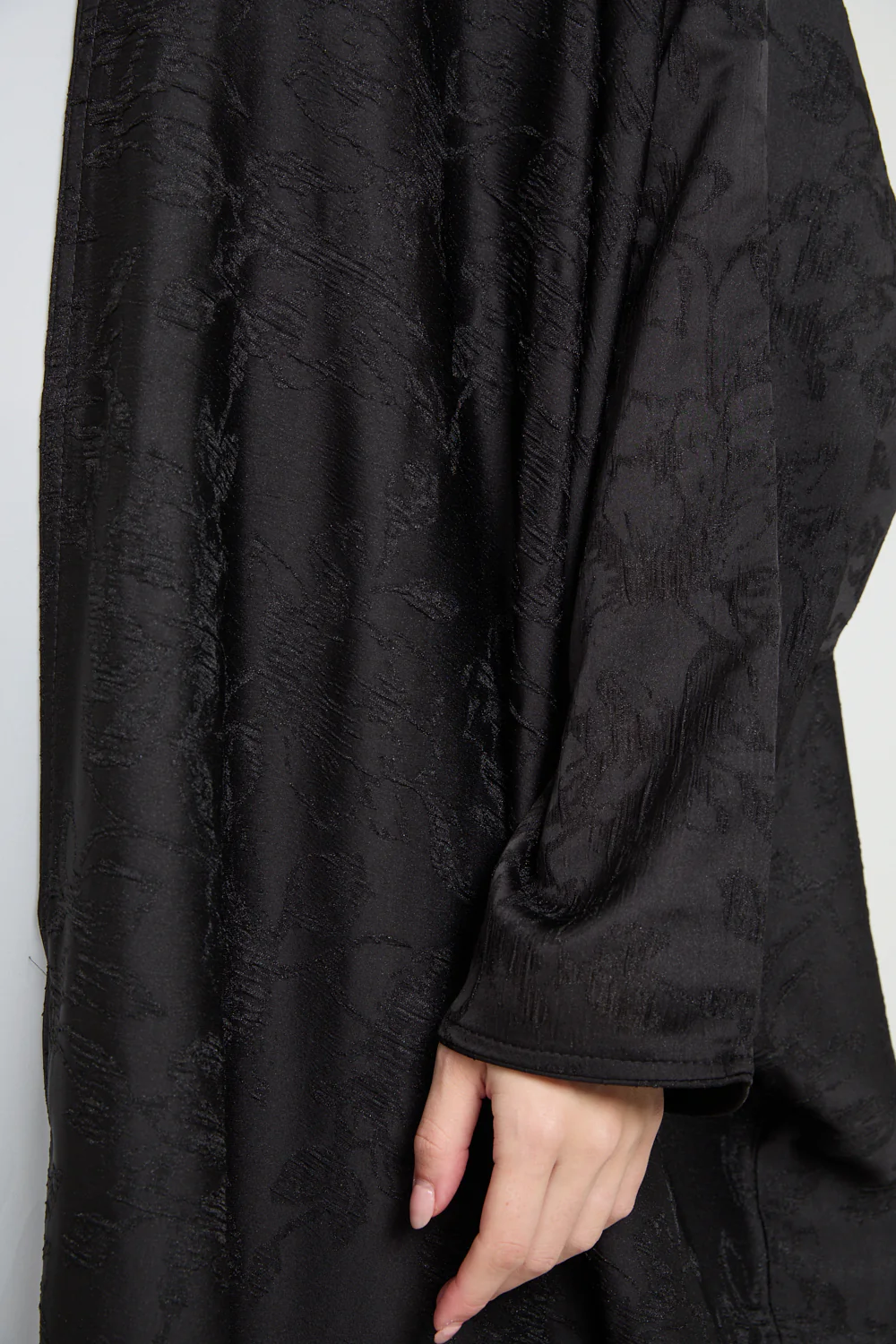 Premium Jacquard Eclipse Open Bisht - Black - Image 4