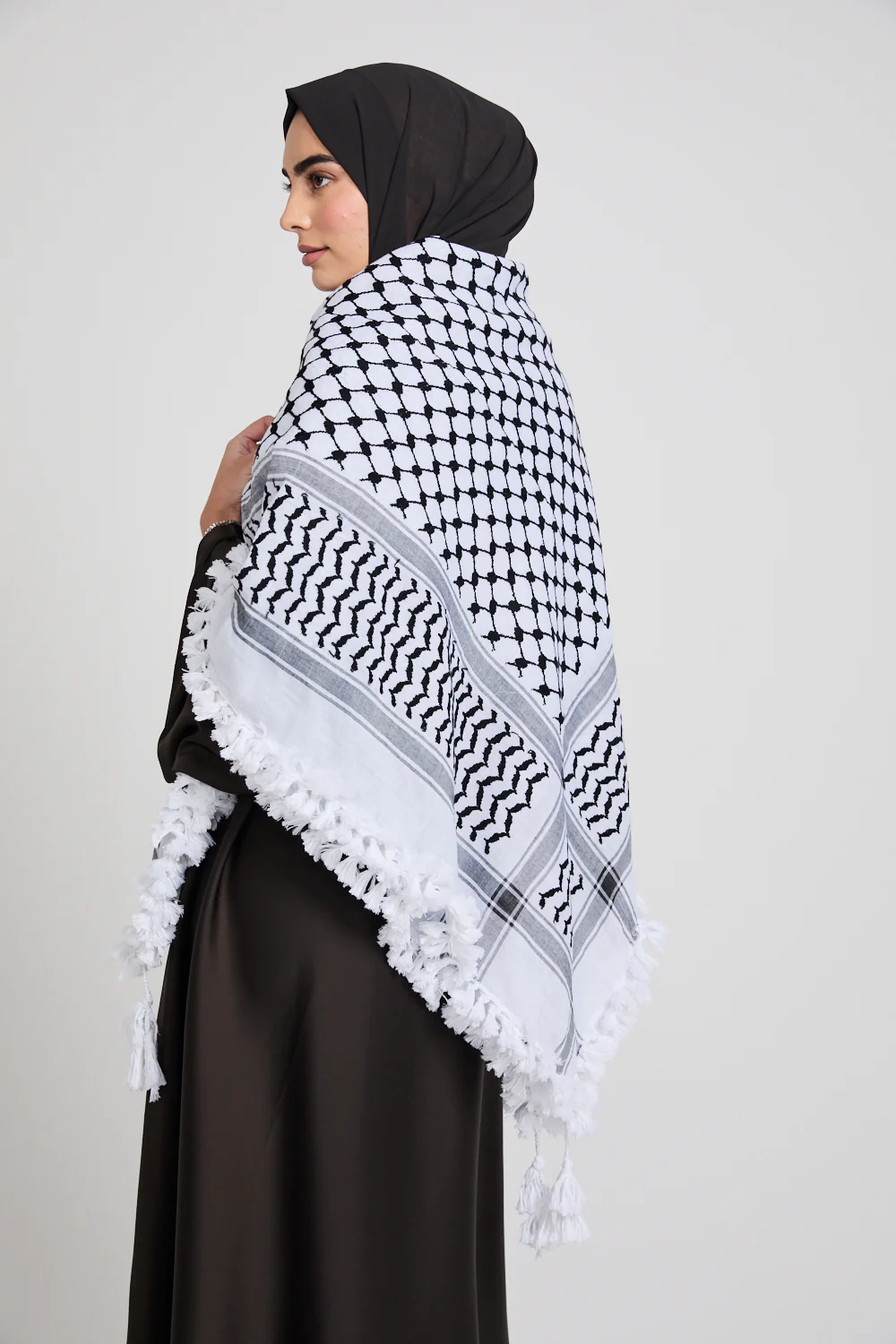 Premium Keffiyeh Scarf With Tassels- Black And White - Image 5