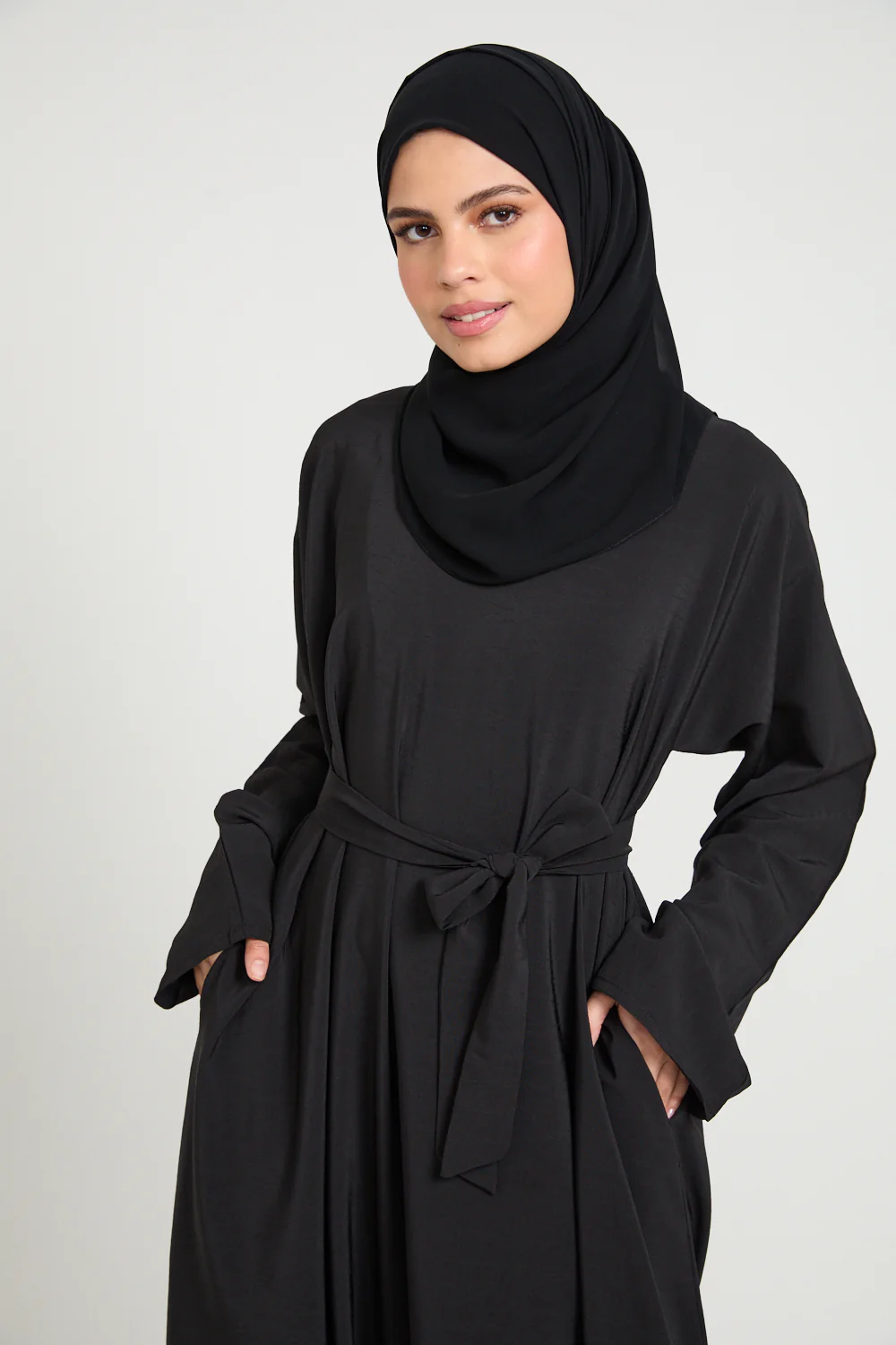 Premium Marble Crush Textured Closed Abaya With Pockets  – Black - Image 2
