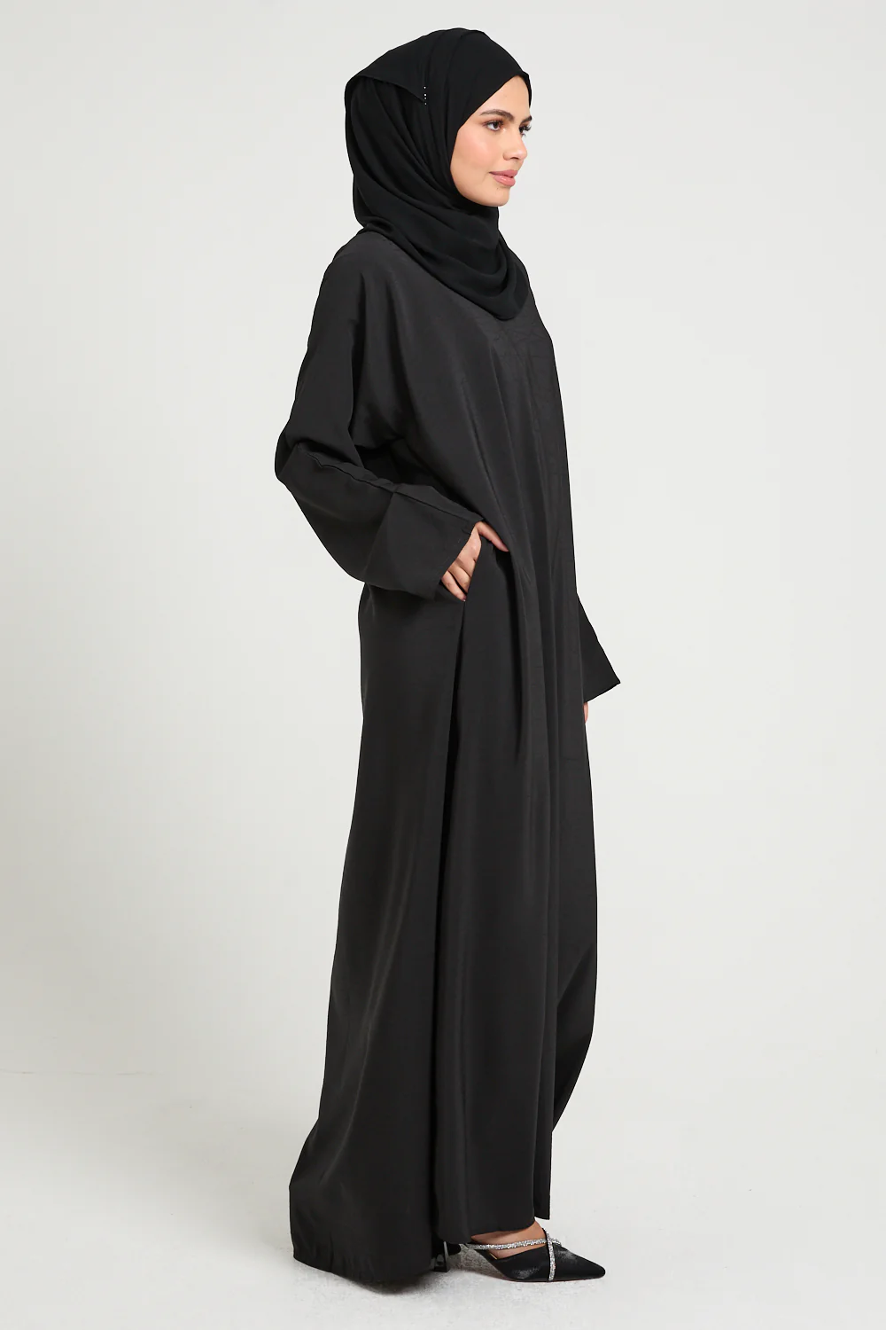 Premium Marble Crush Textured Closed Abaya With Pockets  – Black - Image 3