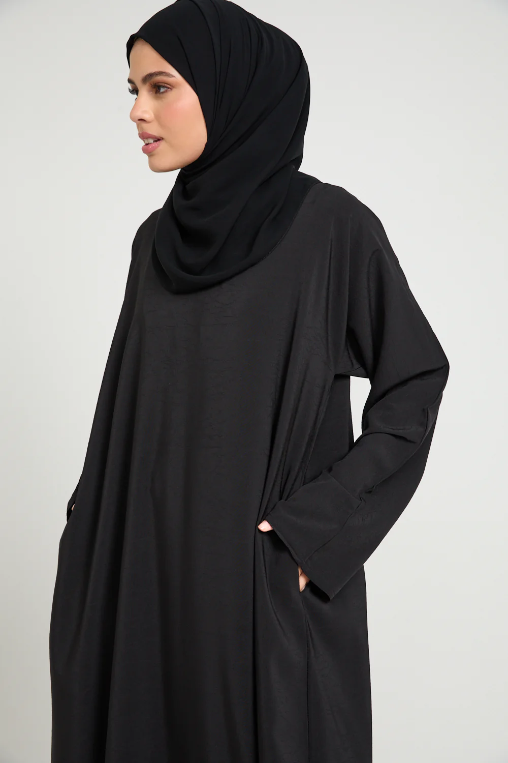 Premium Marble Crush Textured Closed Abaya With Pockets  – Black - Image 8
