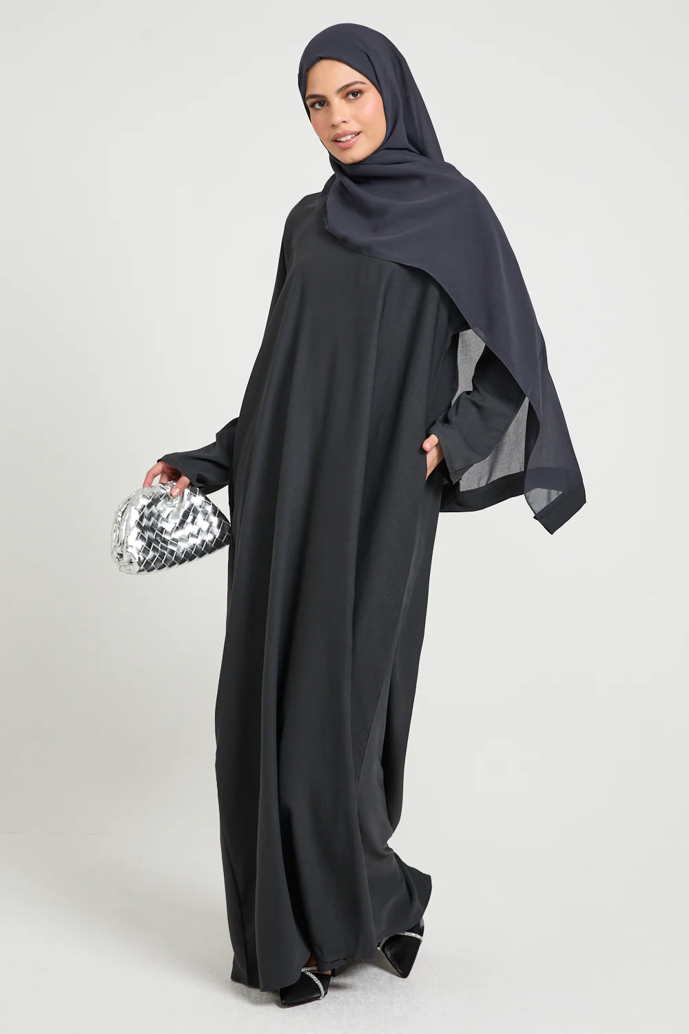 Premium Marble Crush Textured Closed Abaya With Pockets – Dark Grey - Image 3