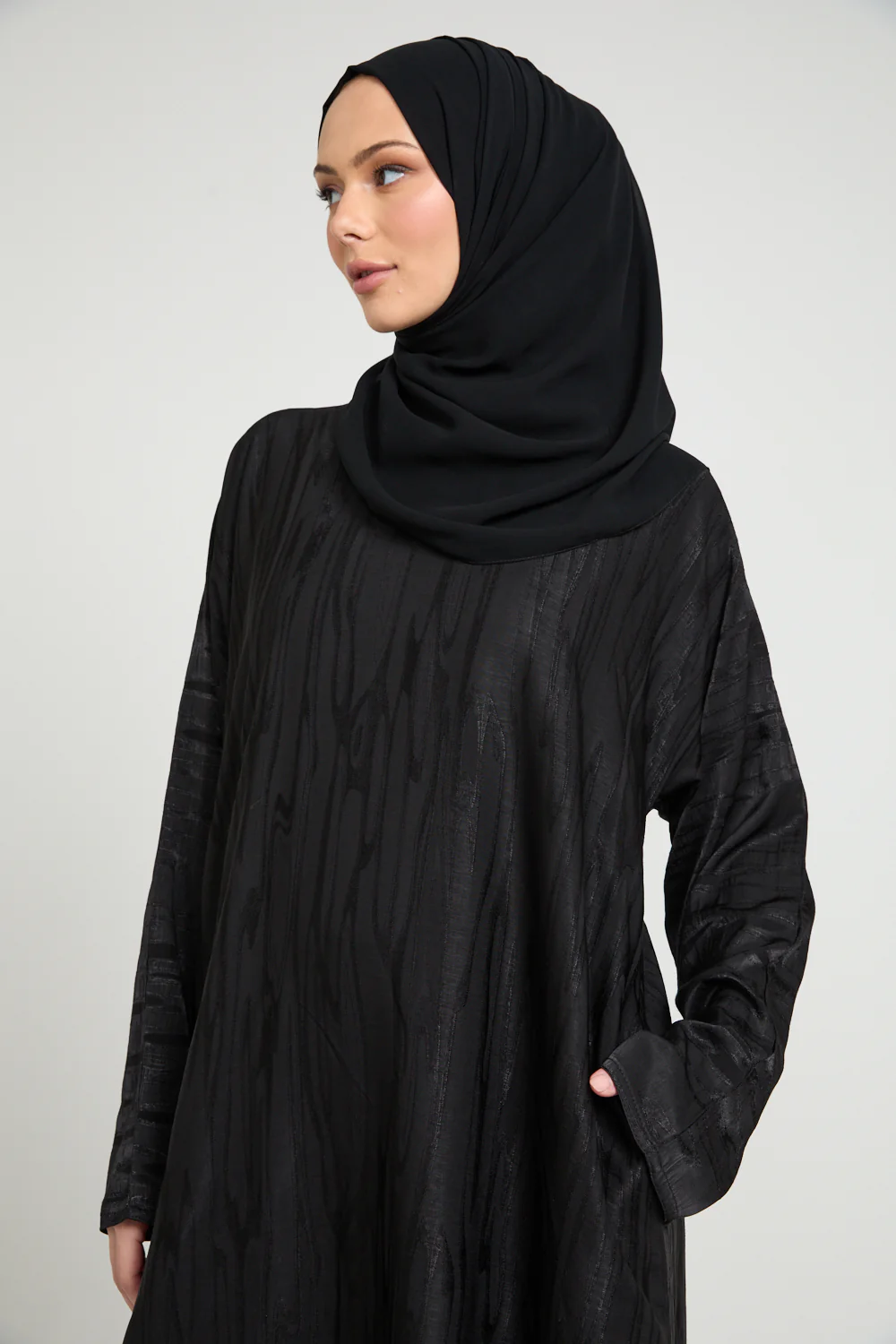 Premium Nightfall Mirage Textured Closed Abaya with Pockets - Black - Image 2