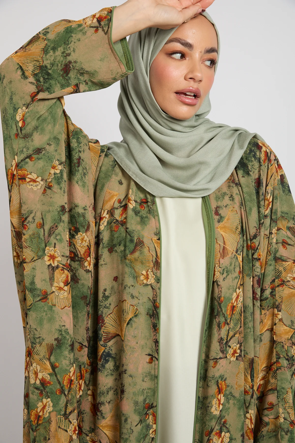 Premium Oriental Sage Open Bisht Abaya – LIMITED EDITION - Image 2