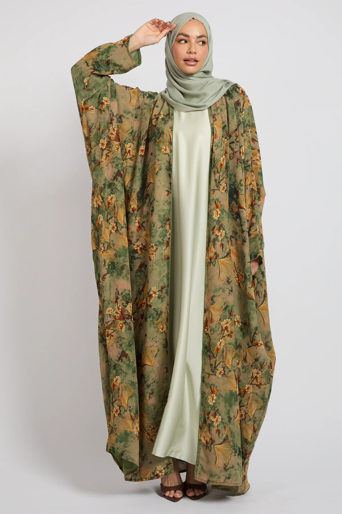 Premium Oriental Sage Open Bisht Abaya – LIMITED EDITION - Image 6