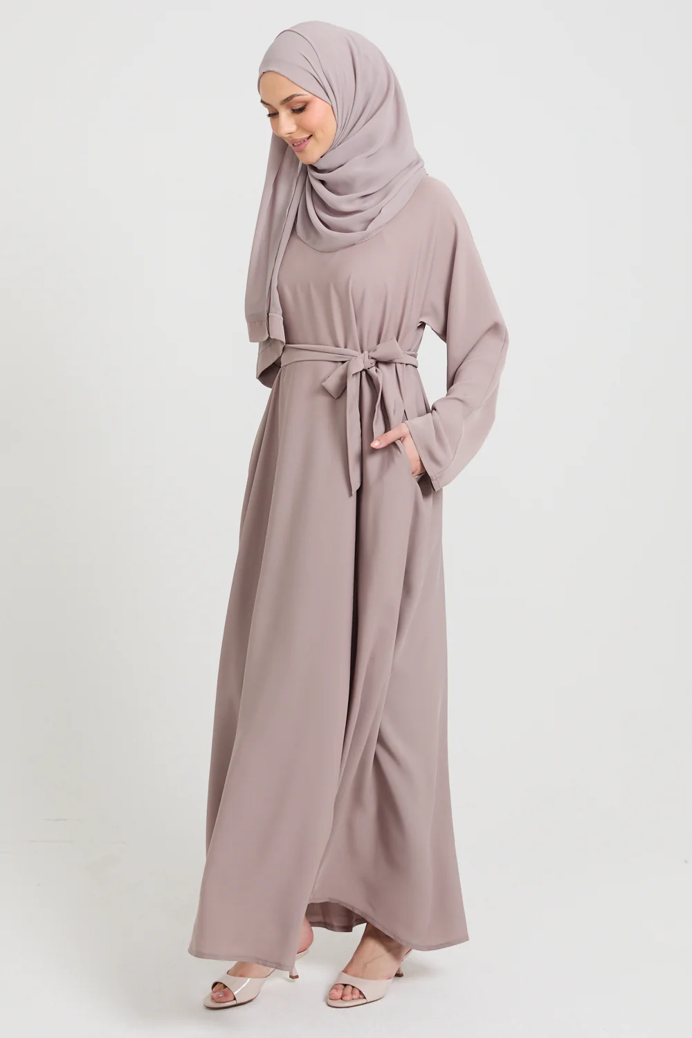 Premium Plain Closed Abaya with Pockets - Dusky Nude