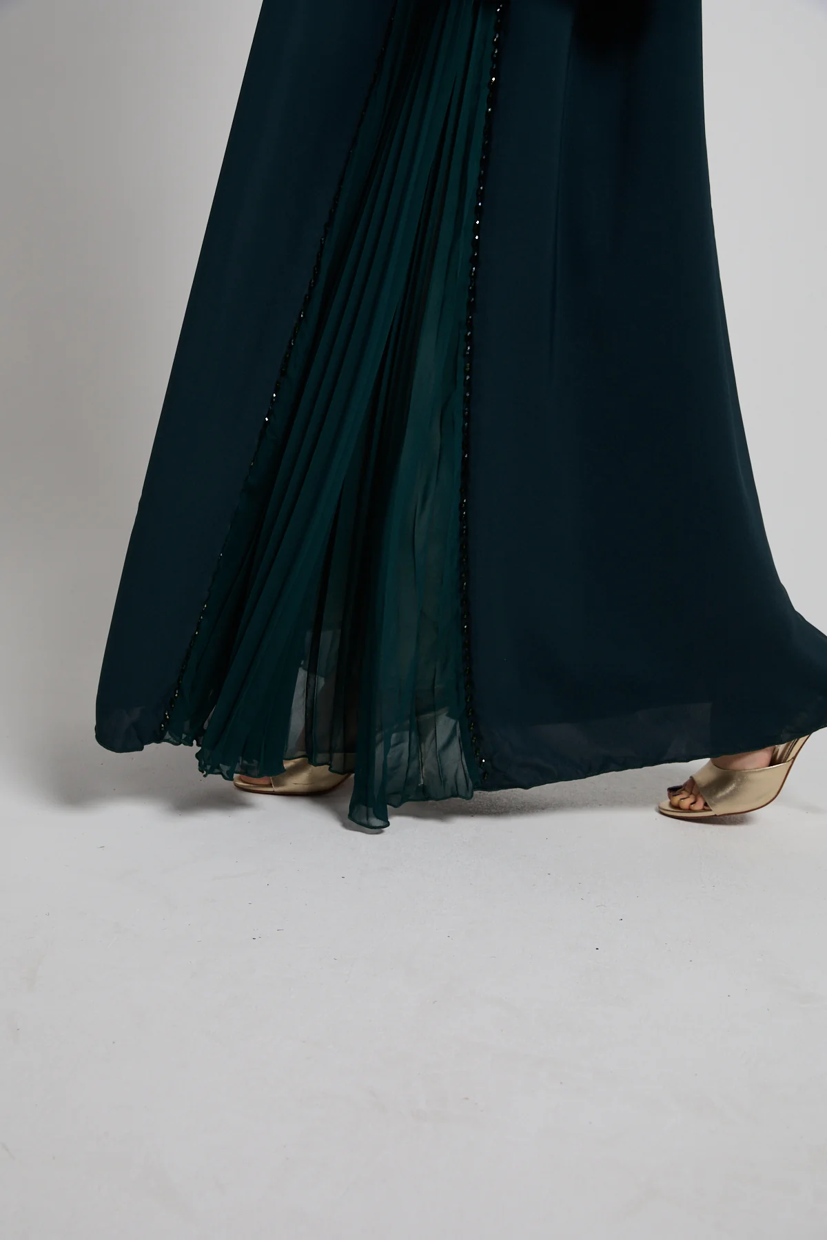 Premium Pleated Chiffon Panel Open Abaya – Emerald Dusk - Image 7