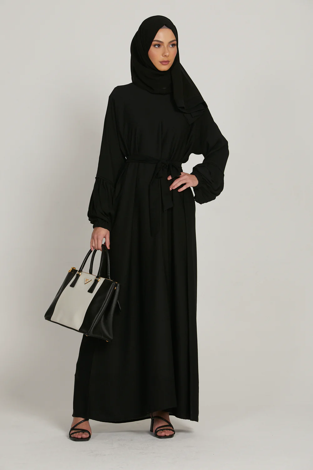 Premium Textured Closed Abaya with Pleated Cuffs - Black - Image 3